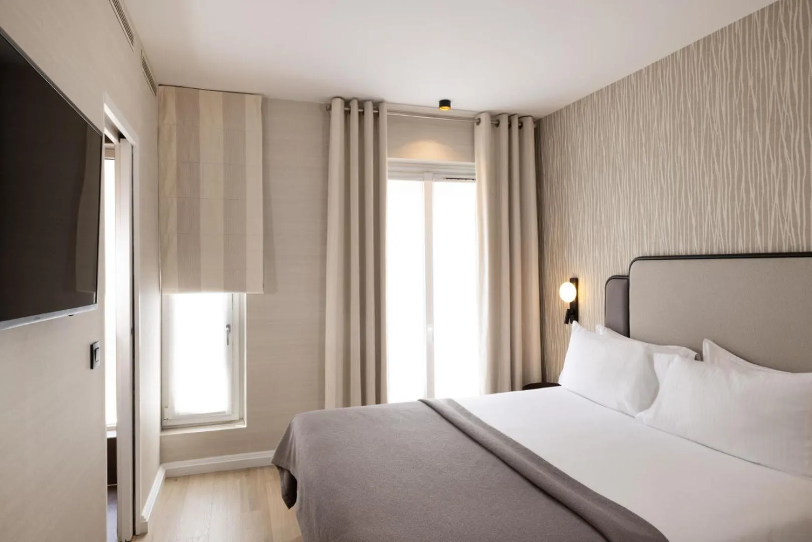 Photo of the whole room, Bed in Hotel le 46