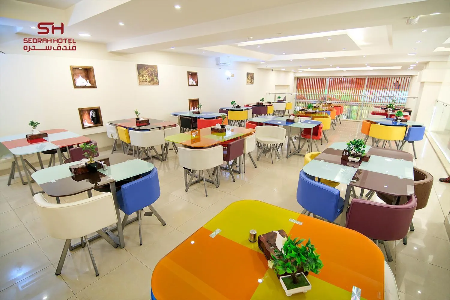 Restaurant/places to eat in Sedrah Hotel