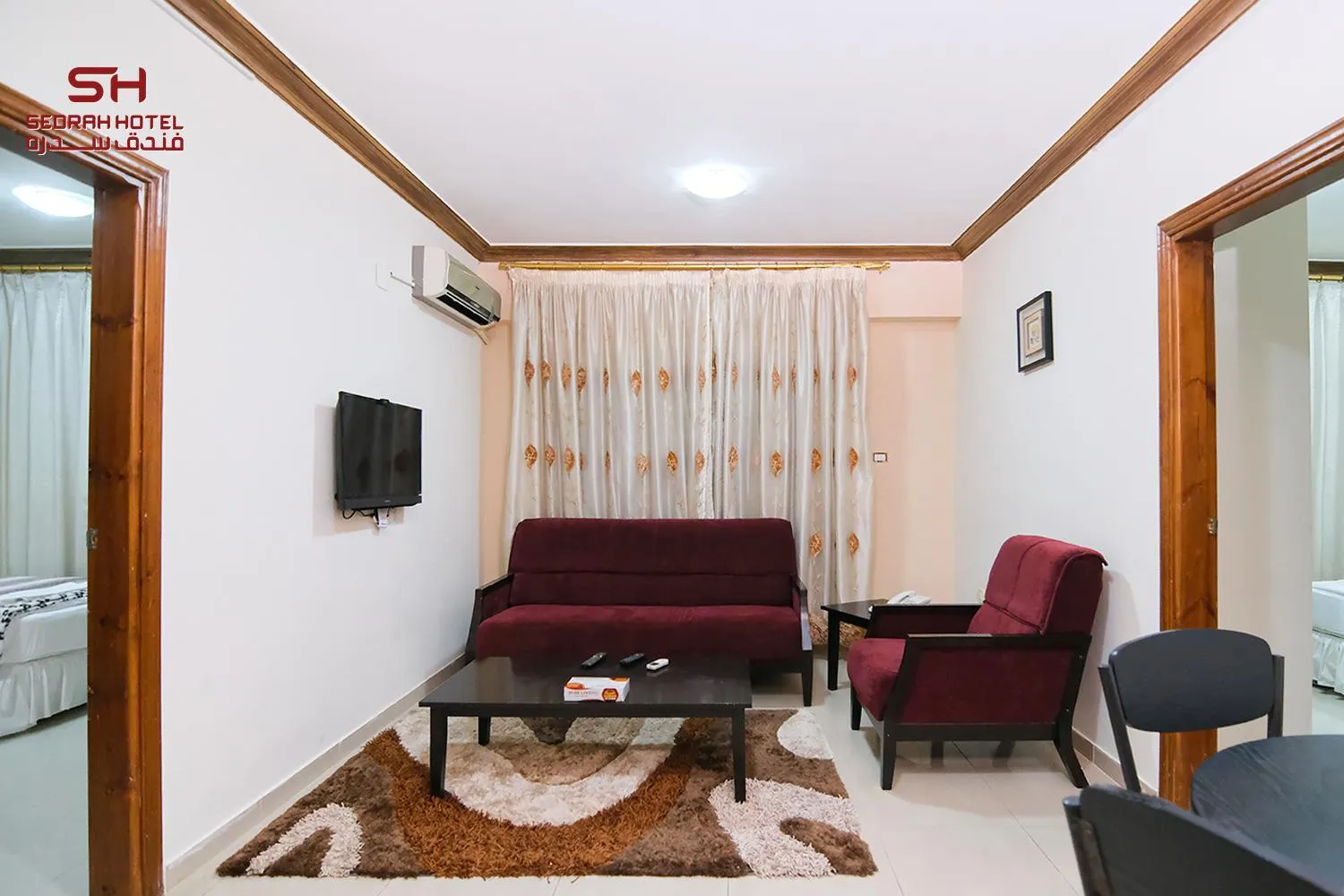 Communal lounge/ TV room in Sedrah Hotel