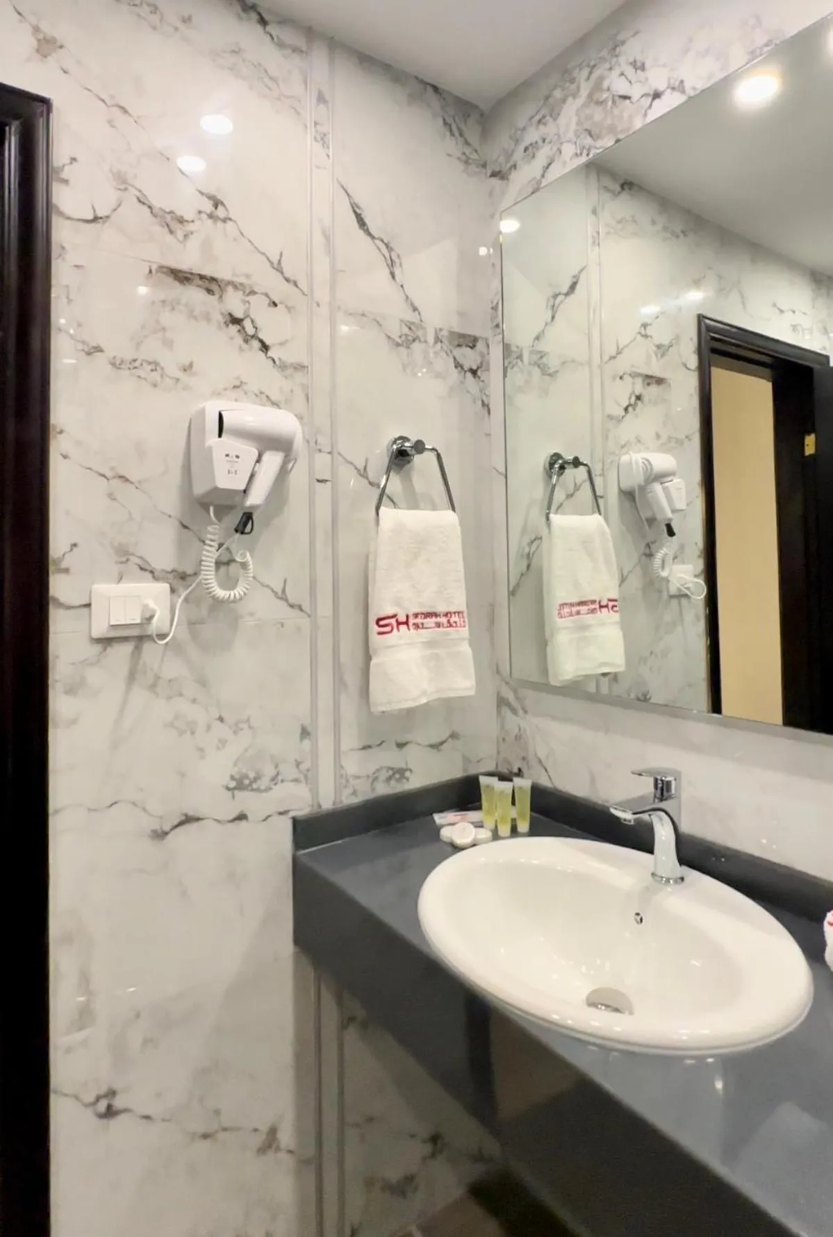 Bathroom in Sedrah Hotel