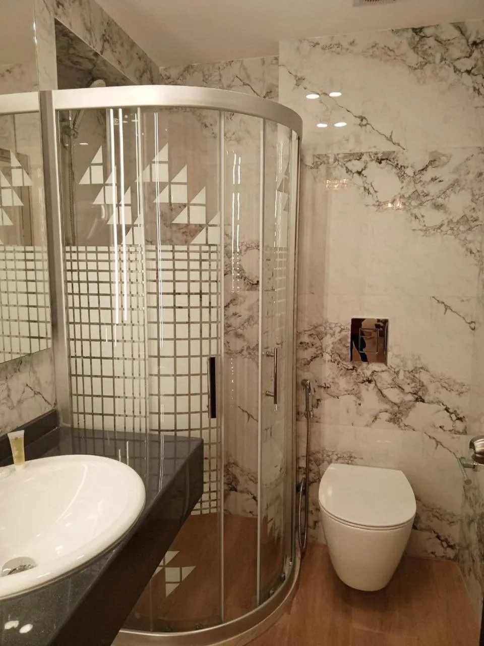 Bathroom in Sedrah Hotel