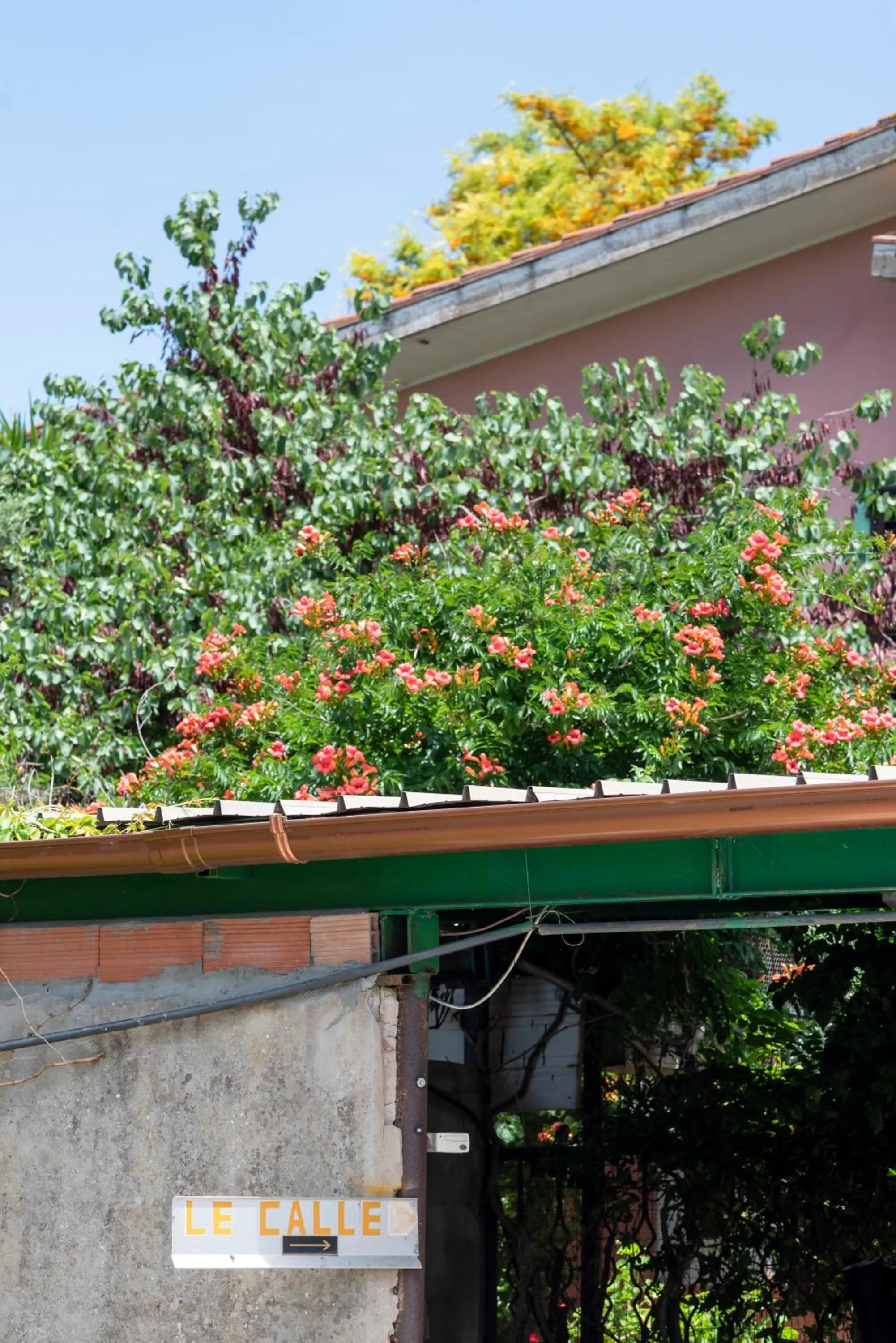 Property building in Le Calle