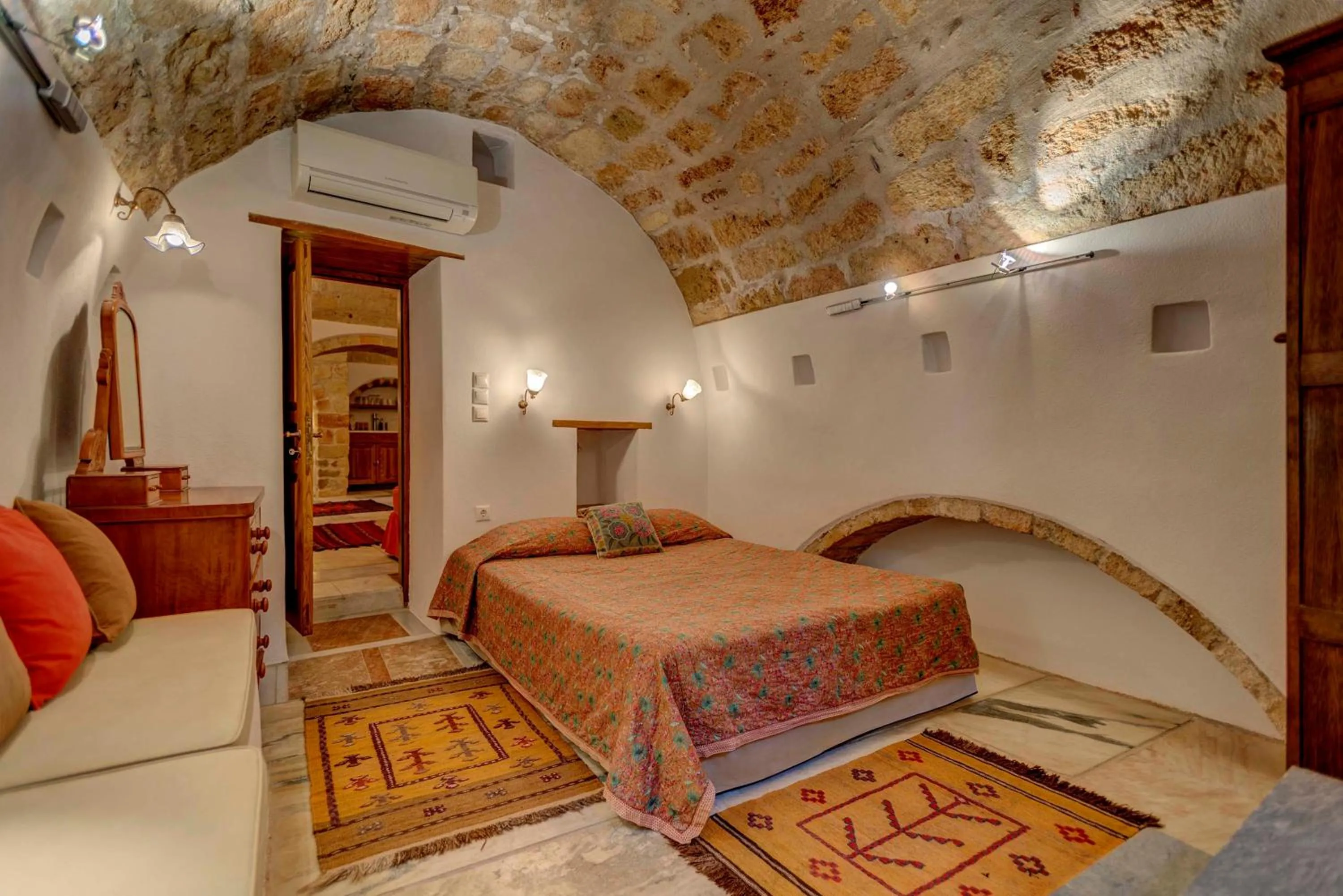 Photo of the whole room, Bed in Malvasia Traditional Hotel
