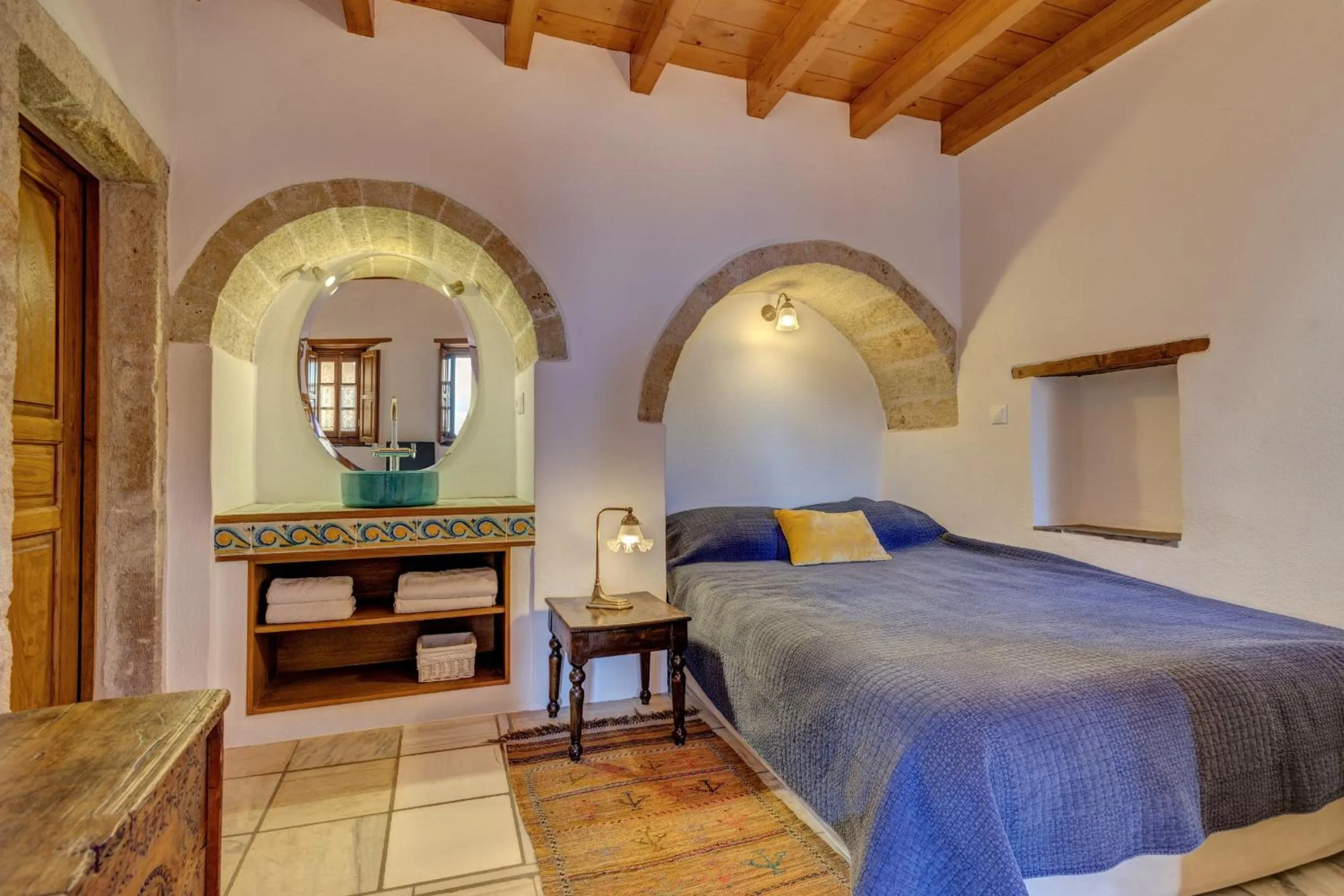 Bathroom, Bed in Malvasia Traditional Hotel