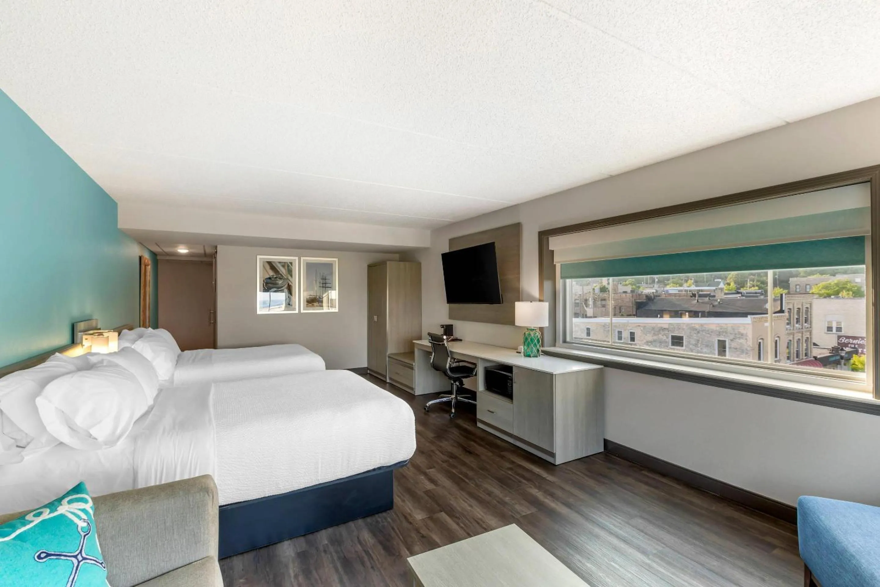 Bedroom, Bed in The Harborview on Lake Michigan, Ascend Hotel Collection
