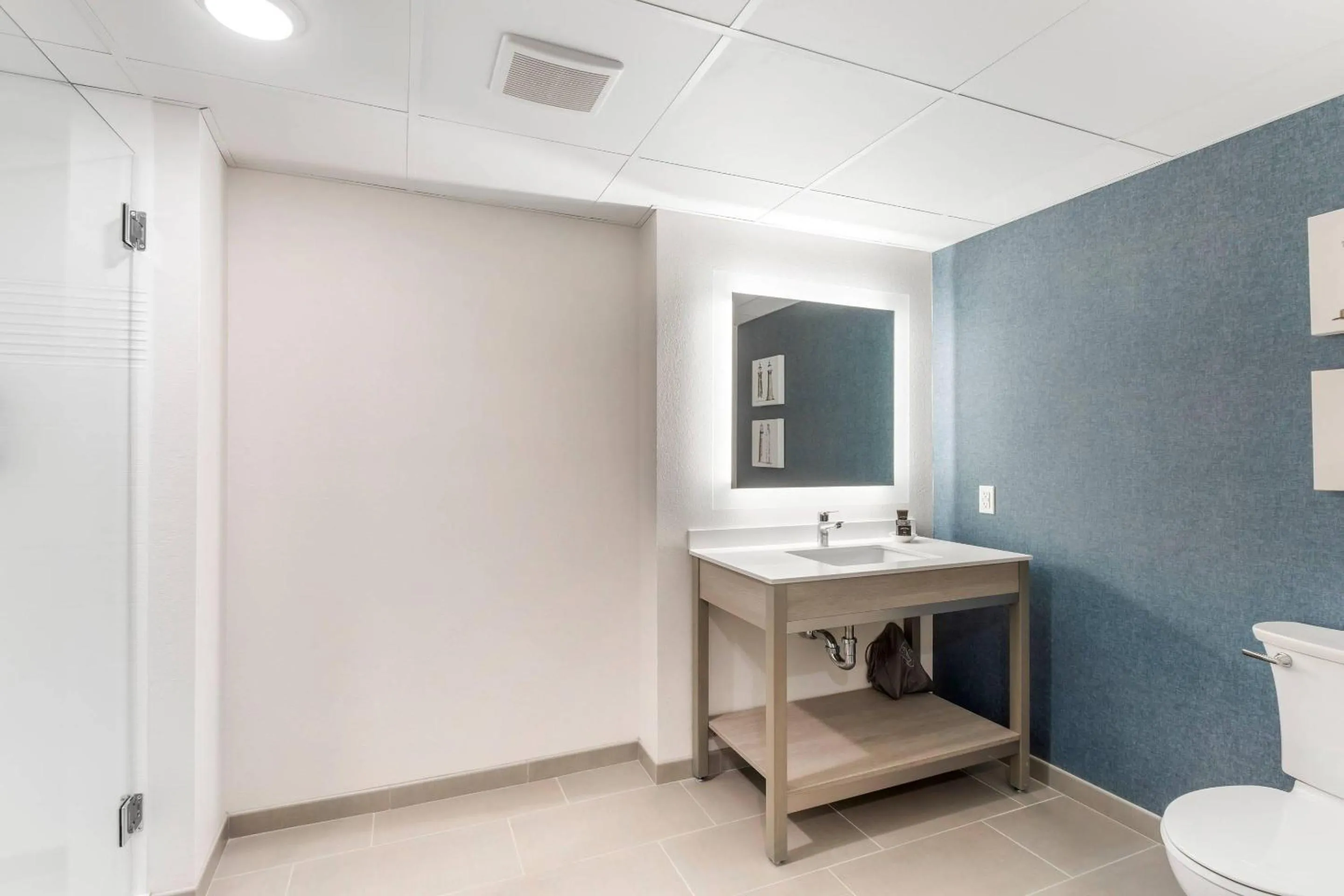 Bedroom in The Harborview on Lake Michigan, Ascend Hotel Collection