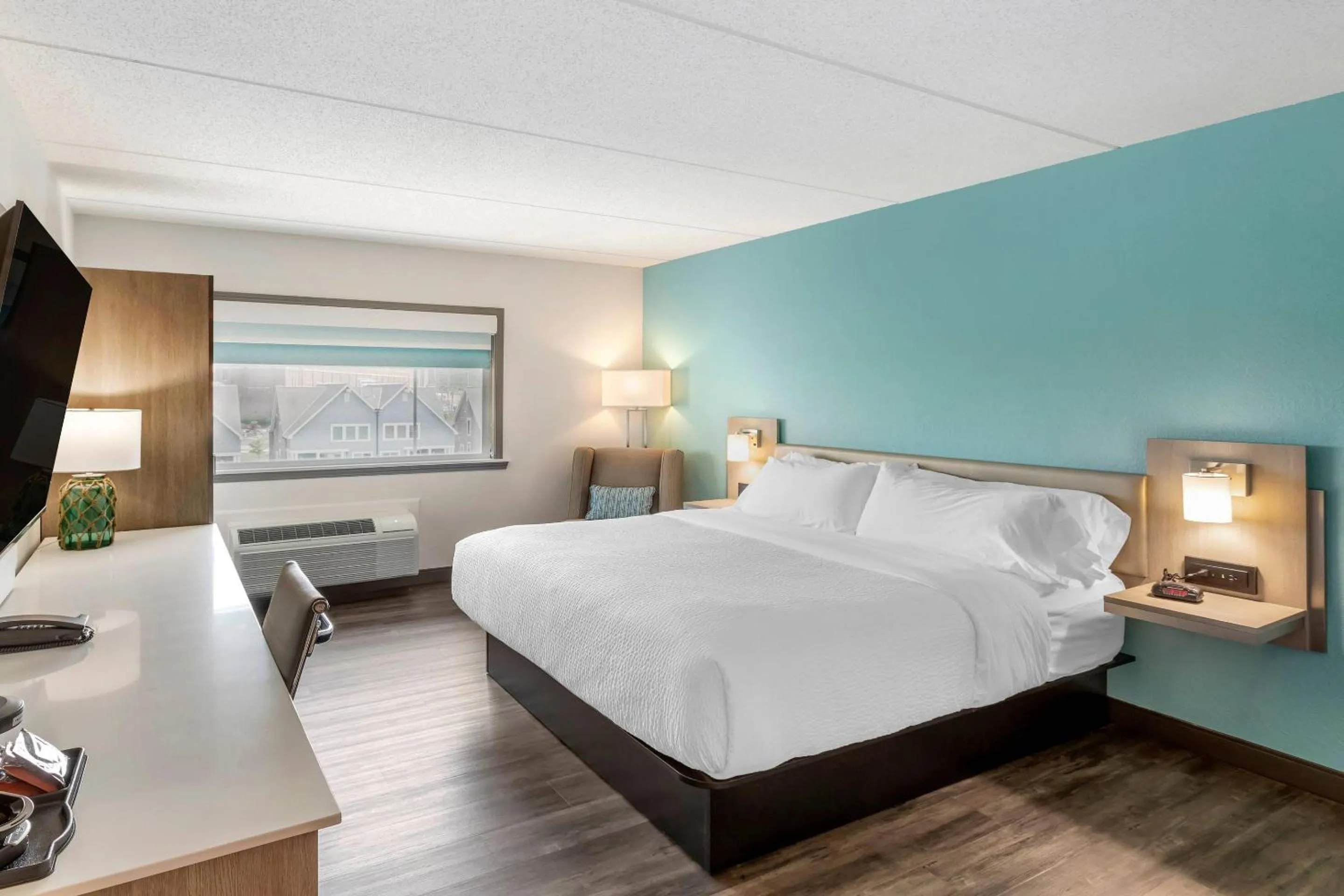 Bedroom, Bed in The Harborview on Lake Michigan, Ascend Hotel Collection