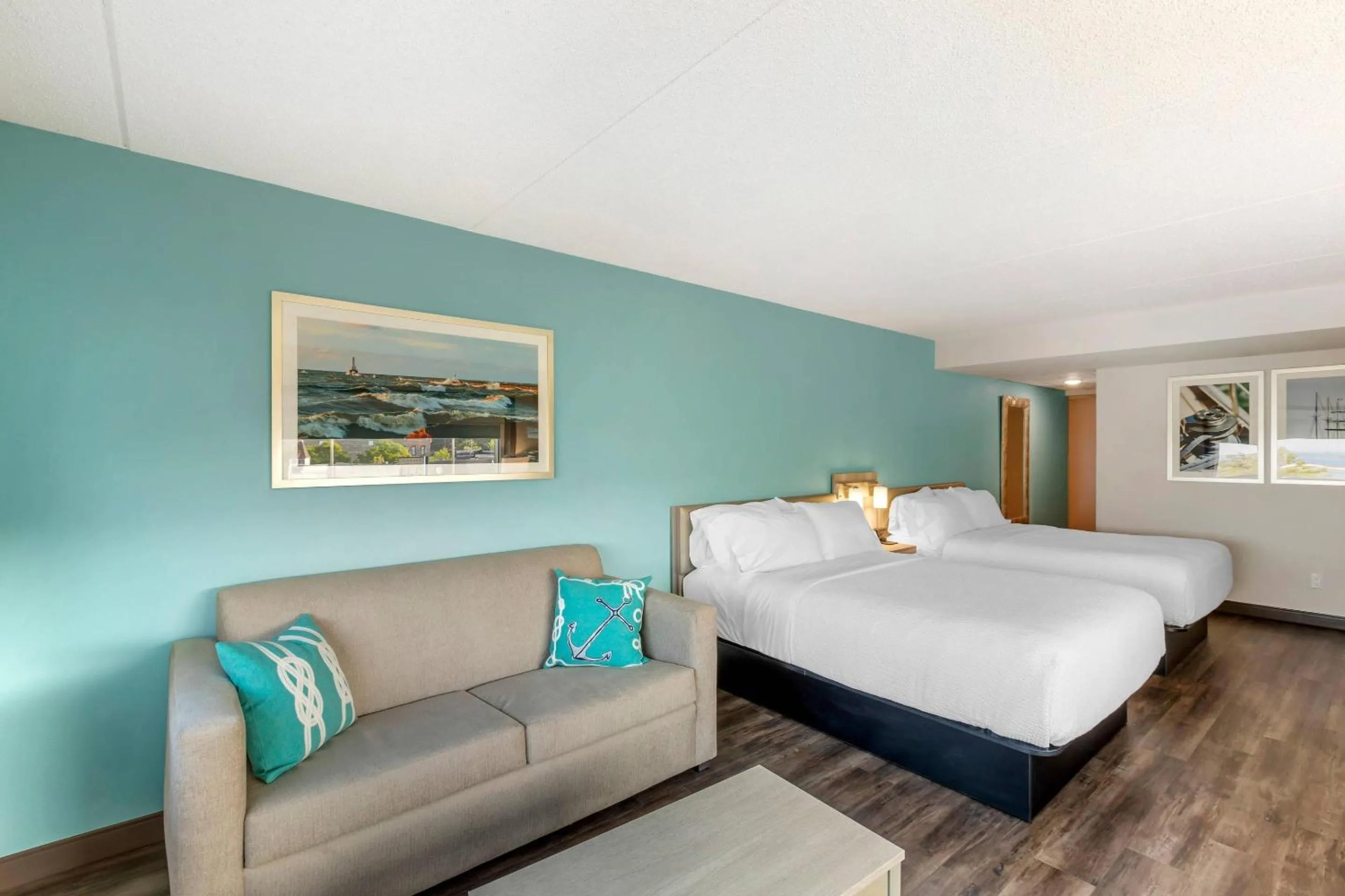 Bedroom, Bed in The Harborview on Lake Michigan, Ascend Hotel Collection