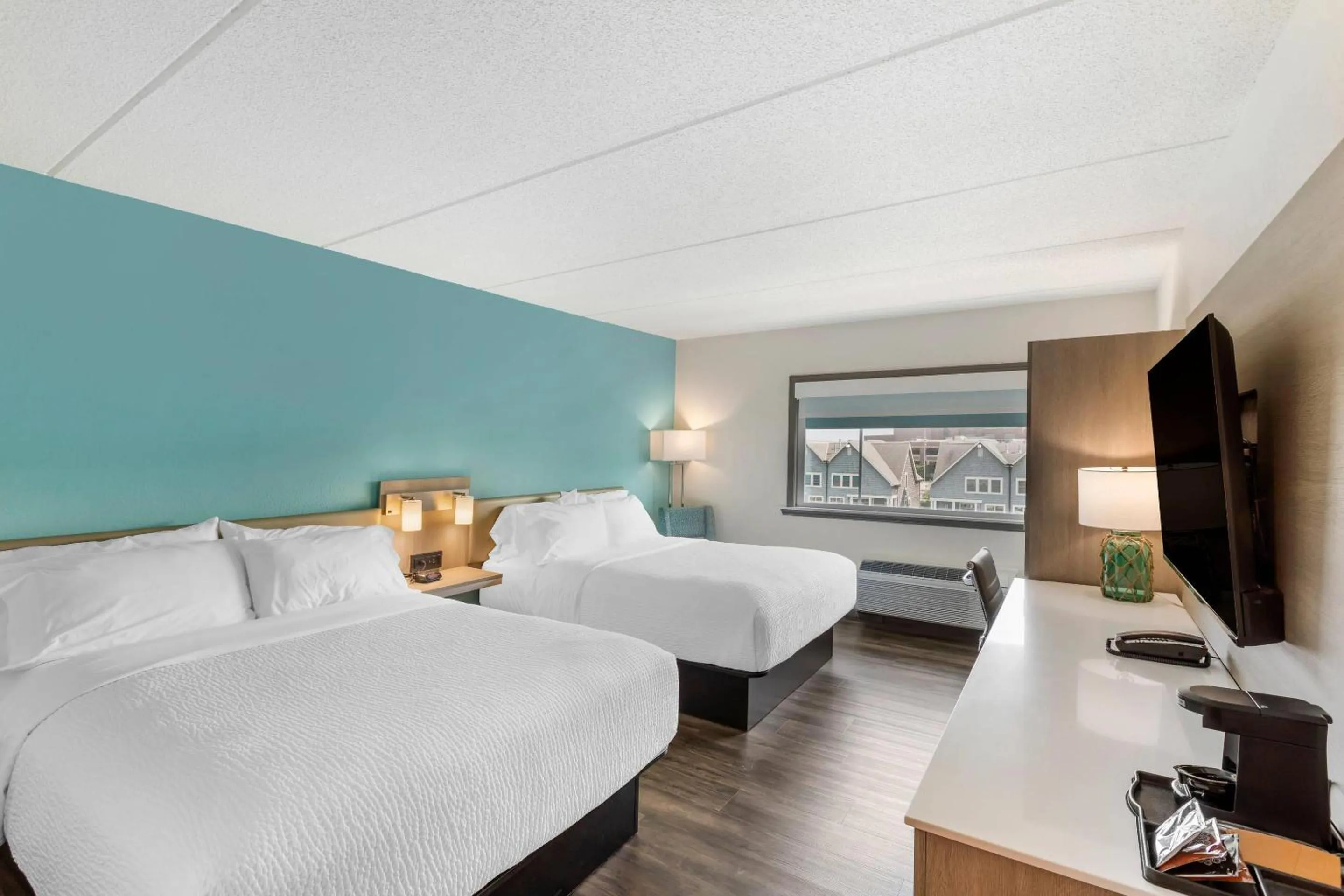 Bedroom, Bed in The Harborview on Lake Michigan, Ascend Hotel Collection