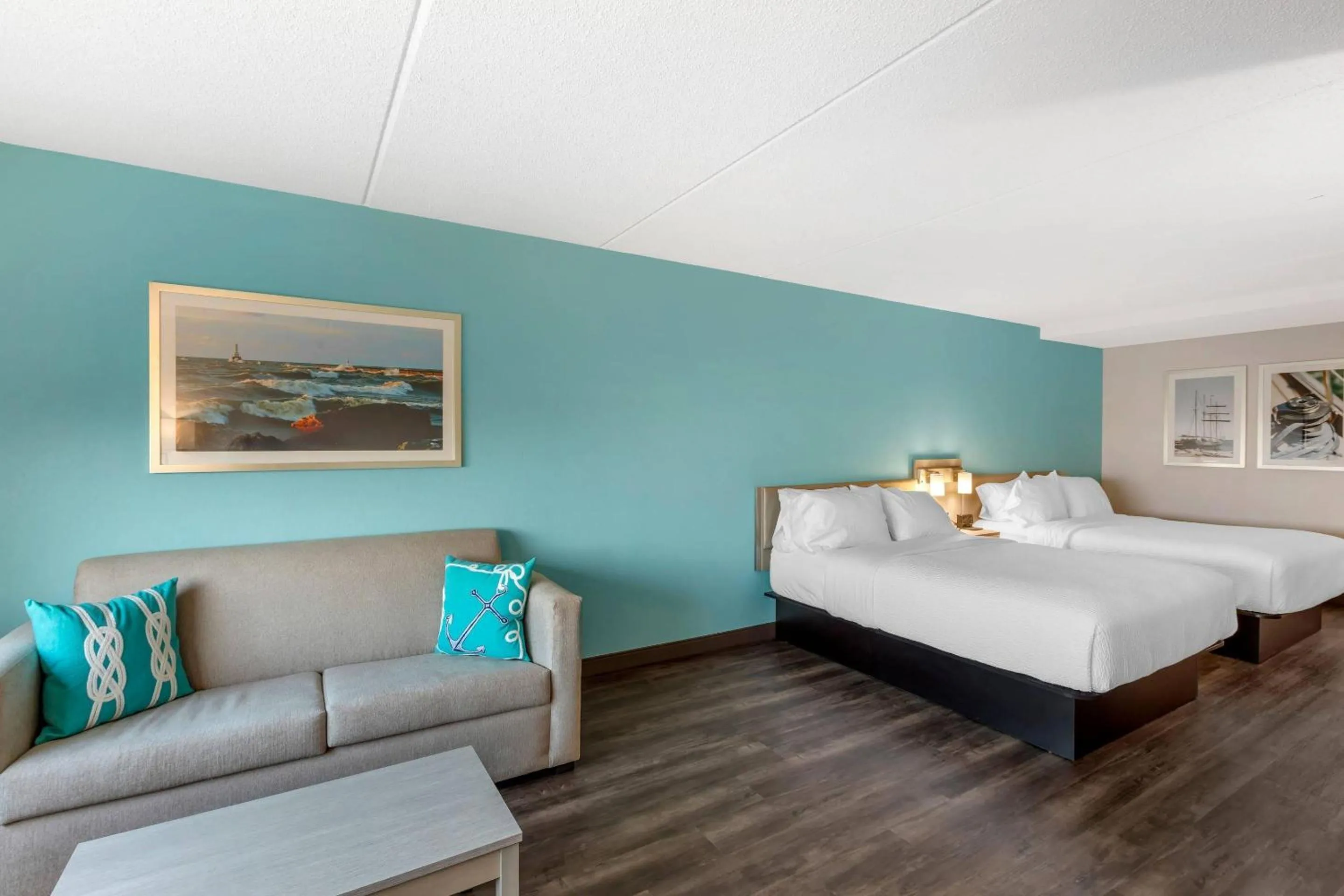 Bedroom, Bed in The Harborview on Lake Michigan, Ascend Hotel Collection