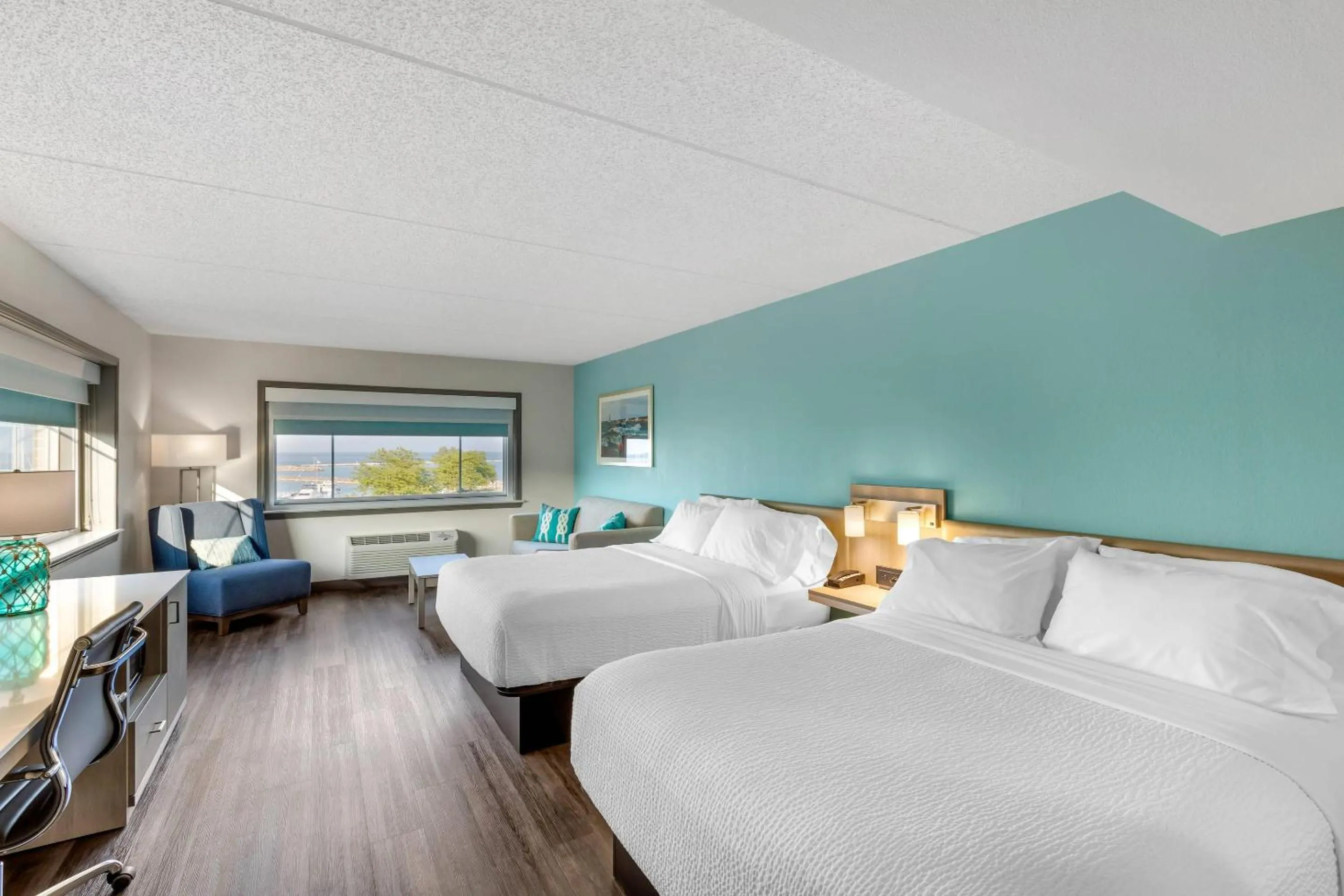Bedroom, Bed in The Harborview on Lake Michigan, Ascend Hotel Collection