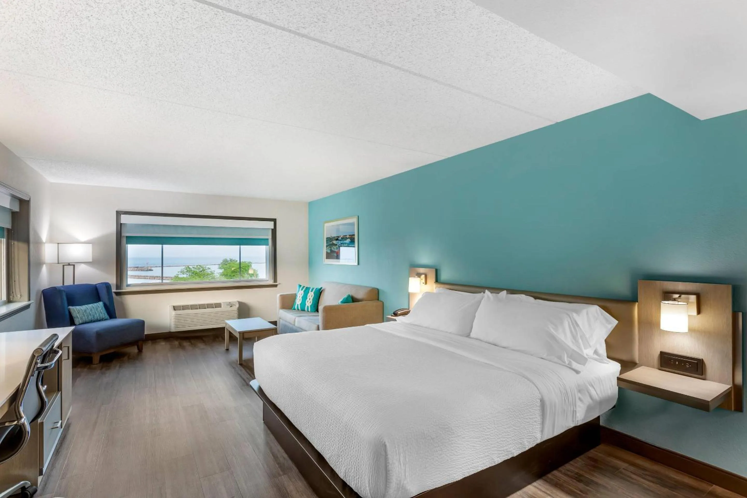 Bedroom, Bed in The Harborview on Lake Michigan, Ascend Hotel Collection