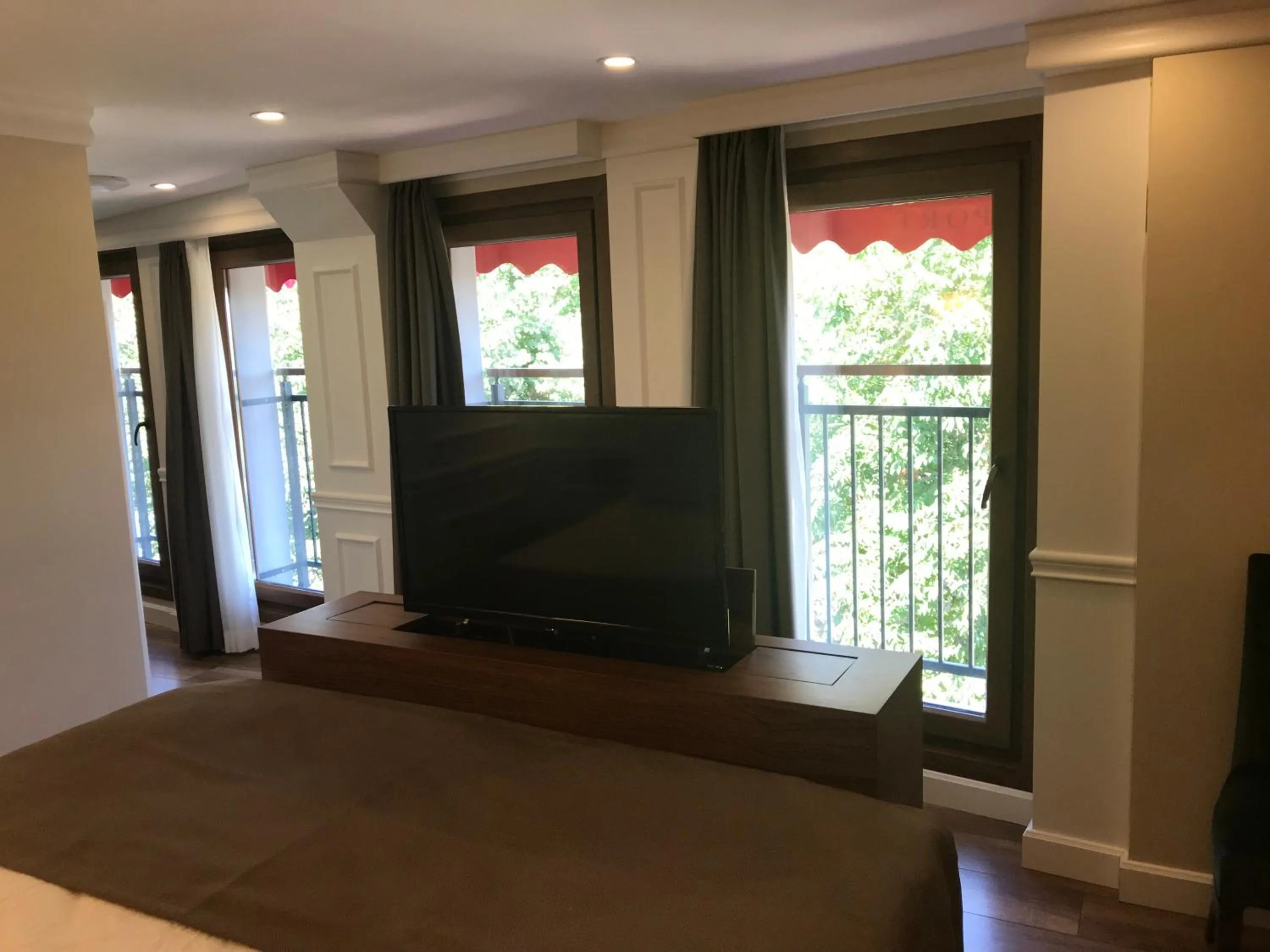 Photo of the whole room in Old Port Hotel Suit