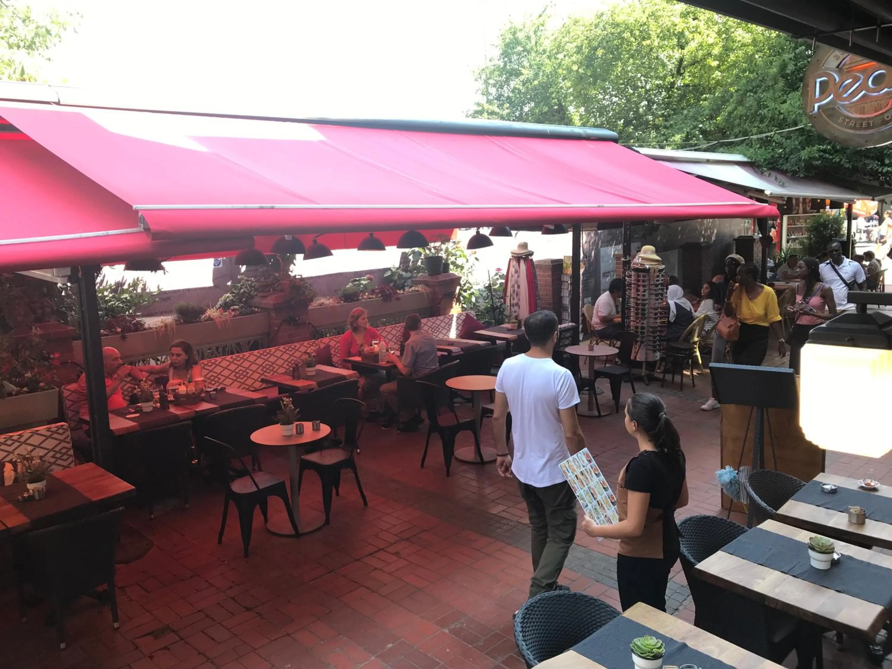 Restaurant/places to eat in Old Port Hotel Suit