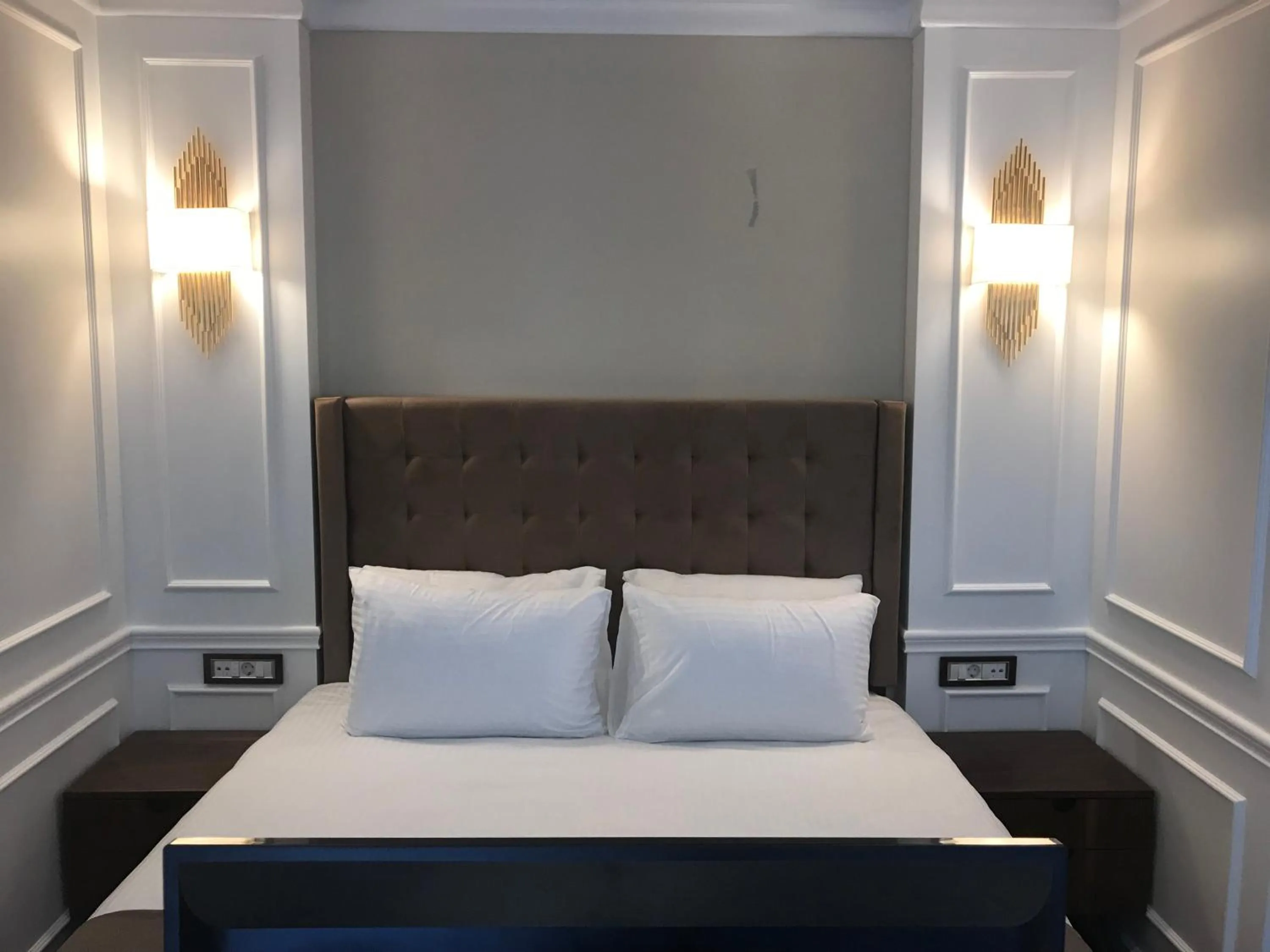 Bed in Old Port Hotel Suit