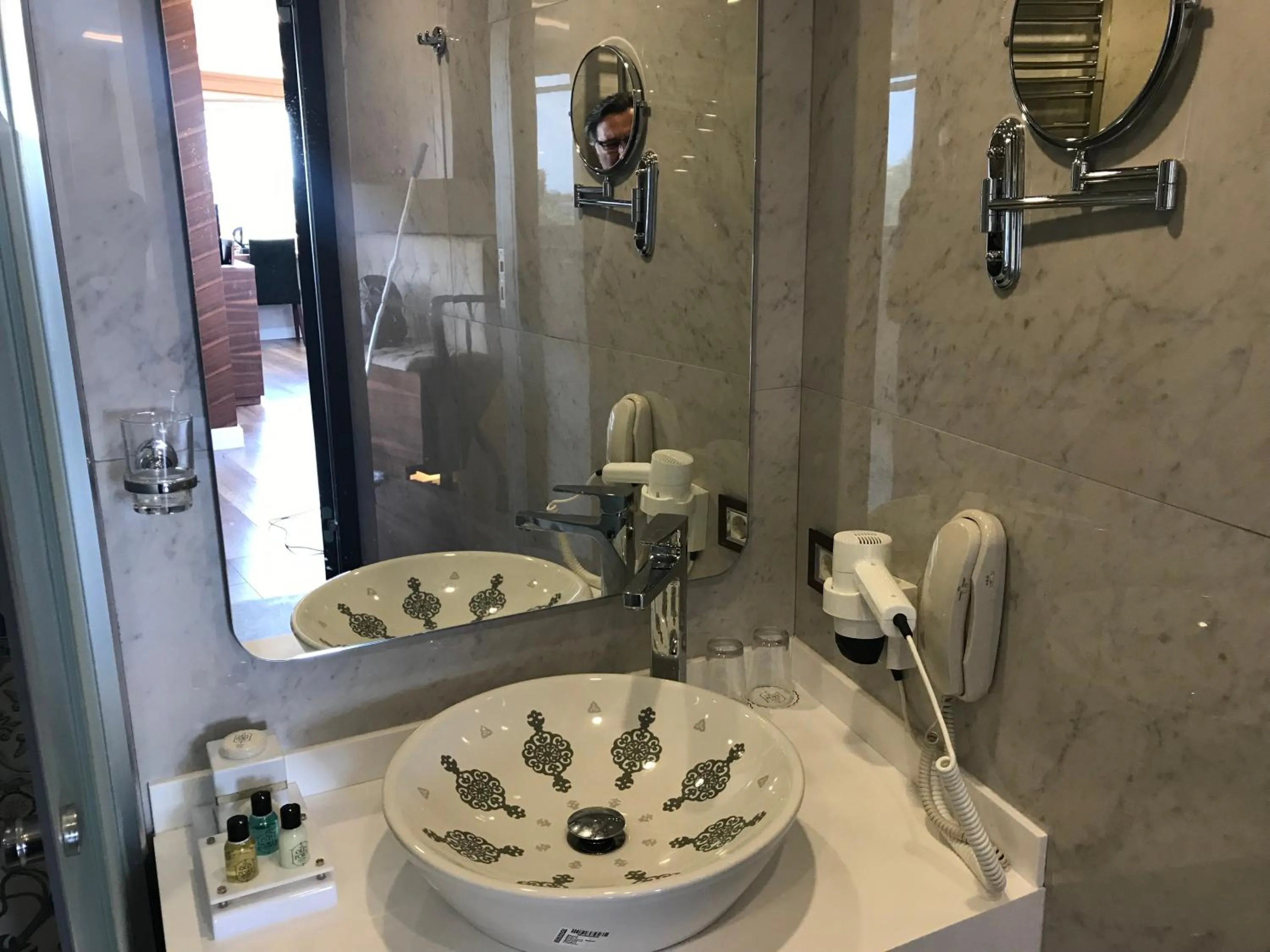 Bathroom in Old Port Hotel Suit