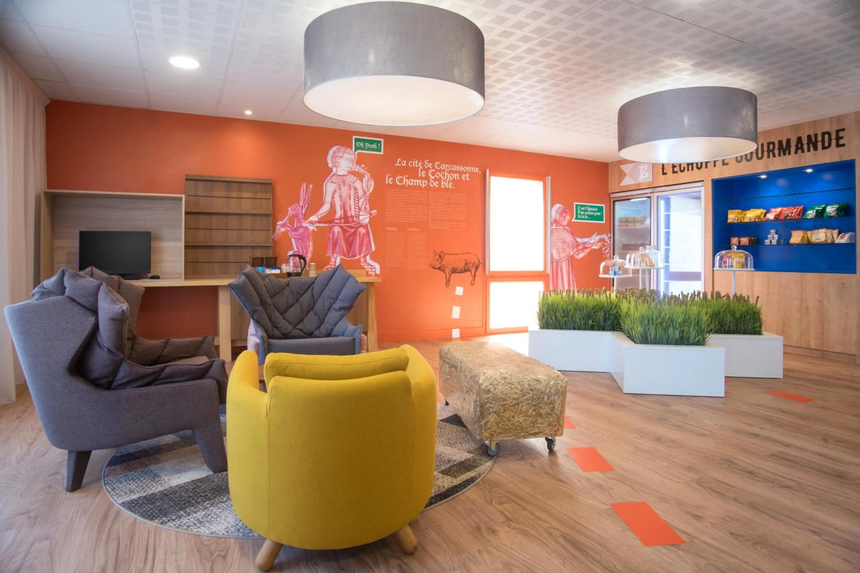 Lobby or reception in ibis Styles Carcassonne La Cité
