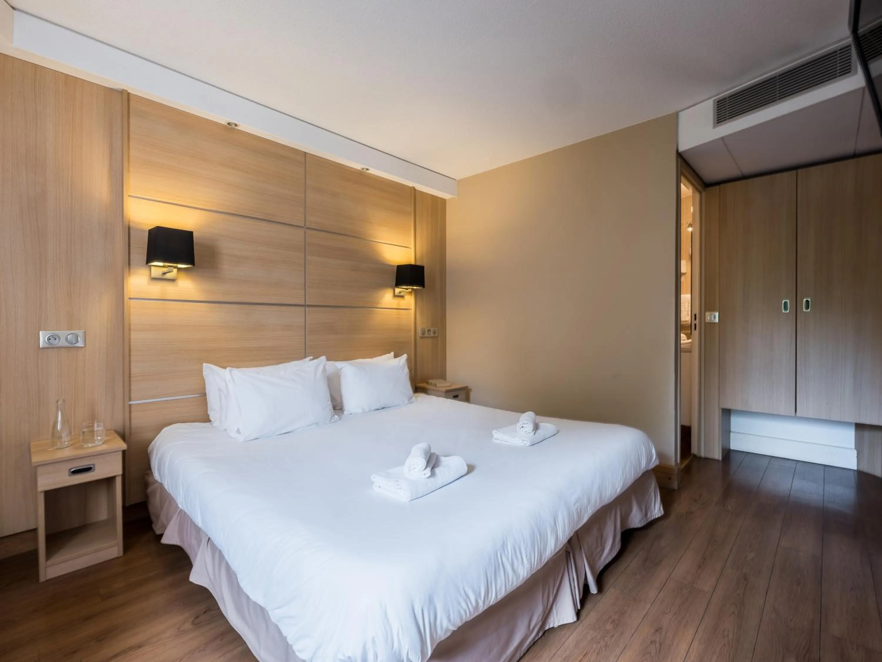 Bed in Hotel Novel Restaurant La Mamma