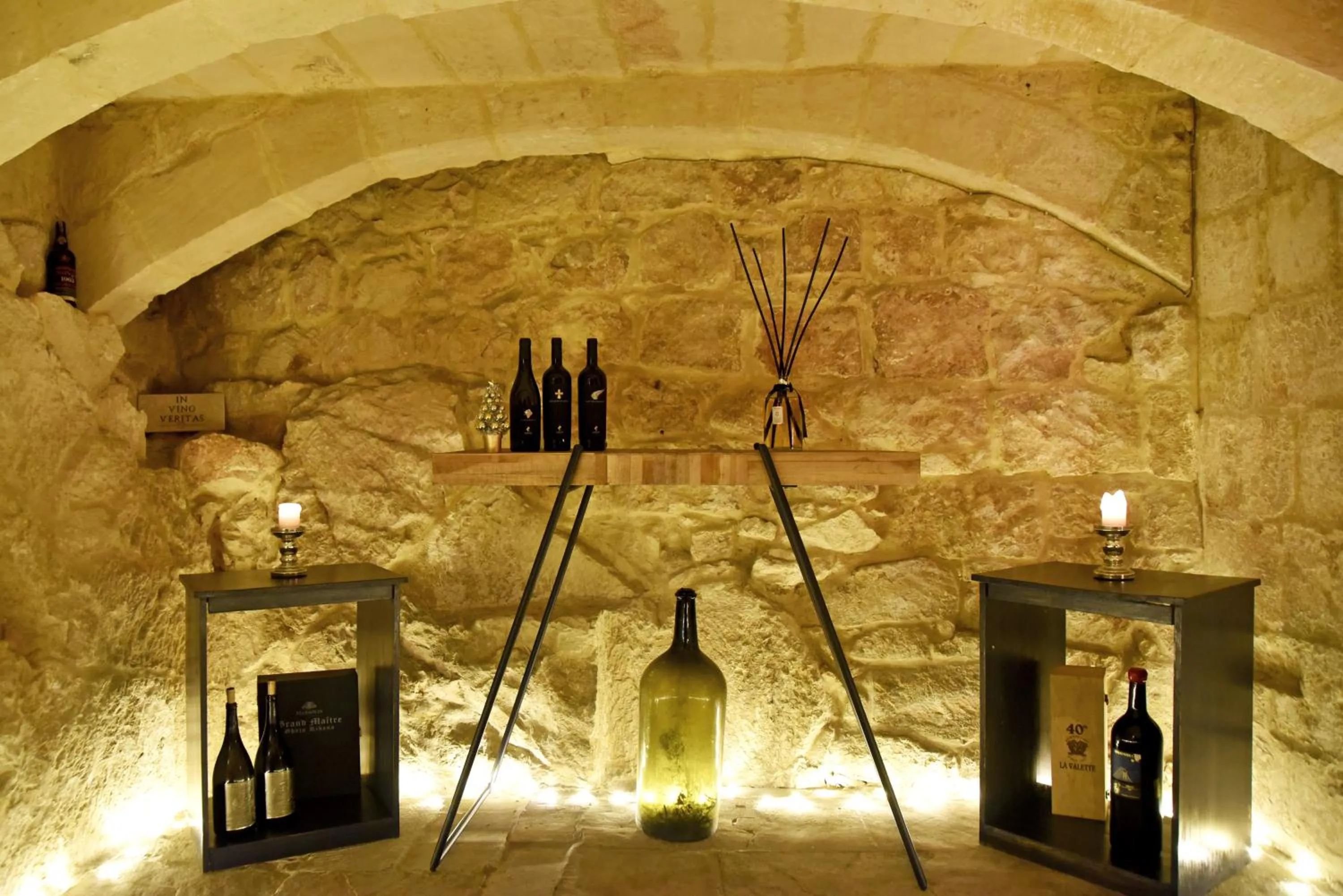 Restaurant/places to eat in The Lodge