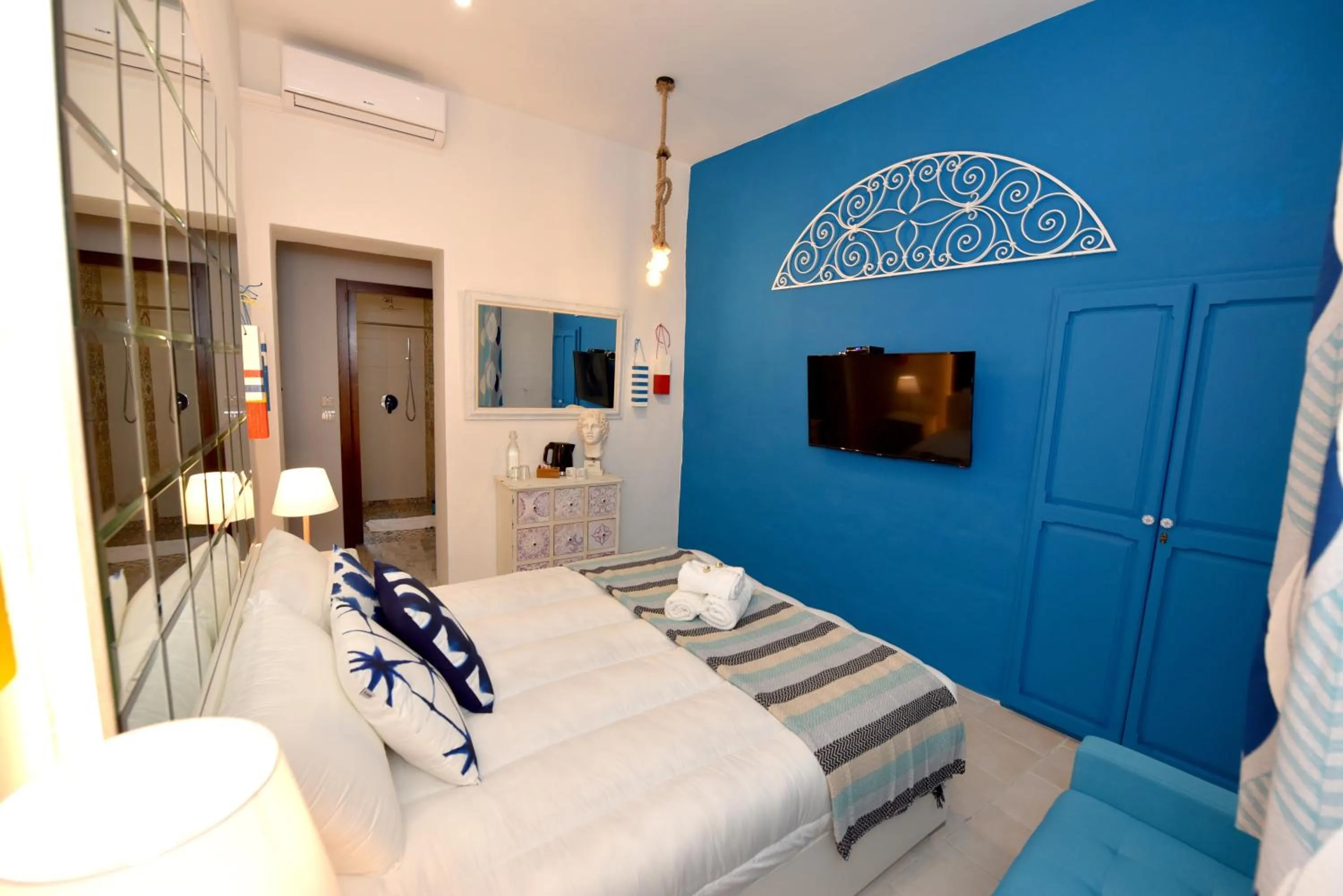 Photo of the whole room in The Lodge