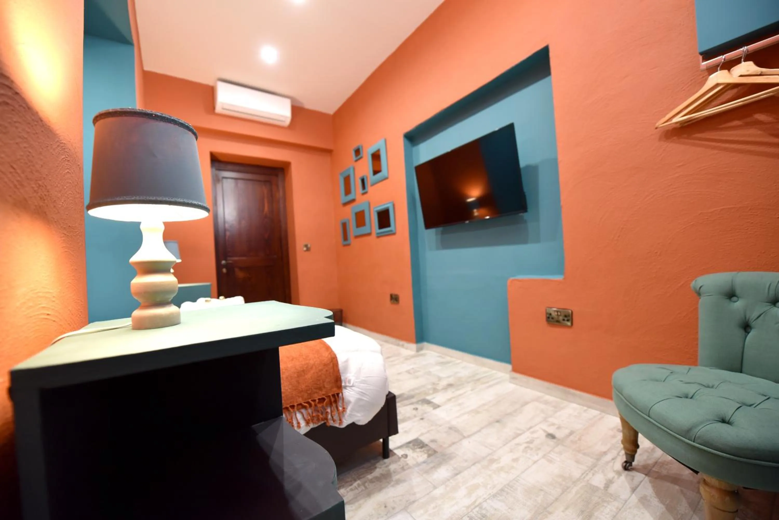 Photo of the whole room in The Lodge