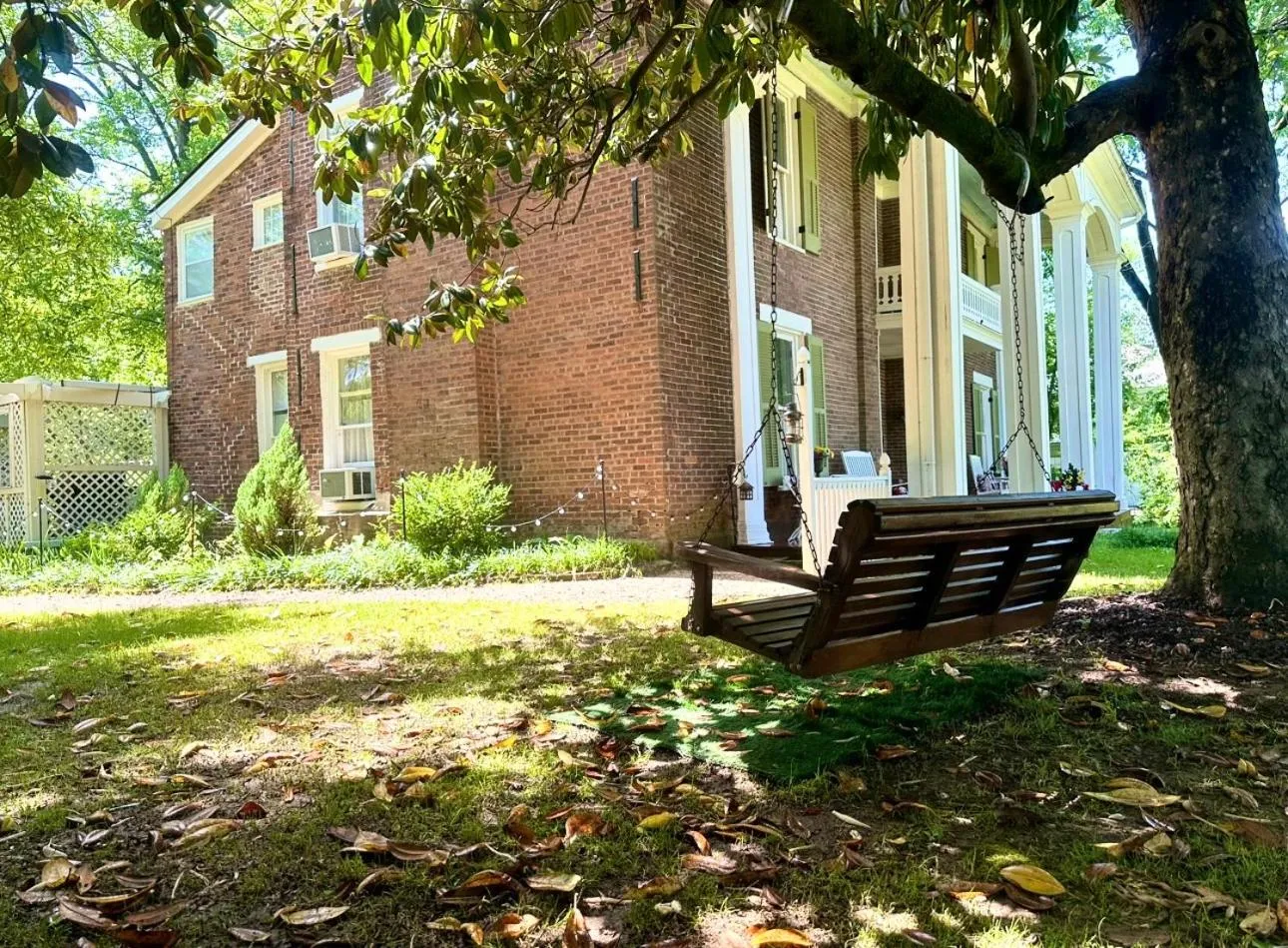 Property building in Belmont Inn