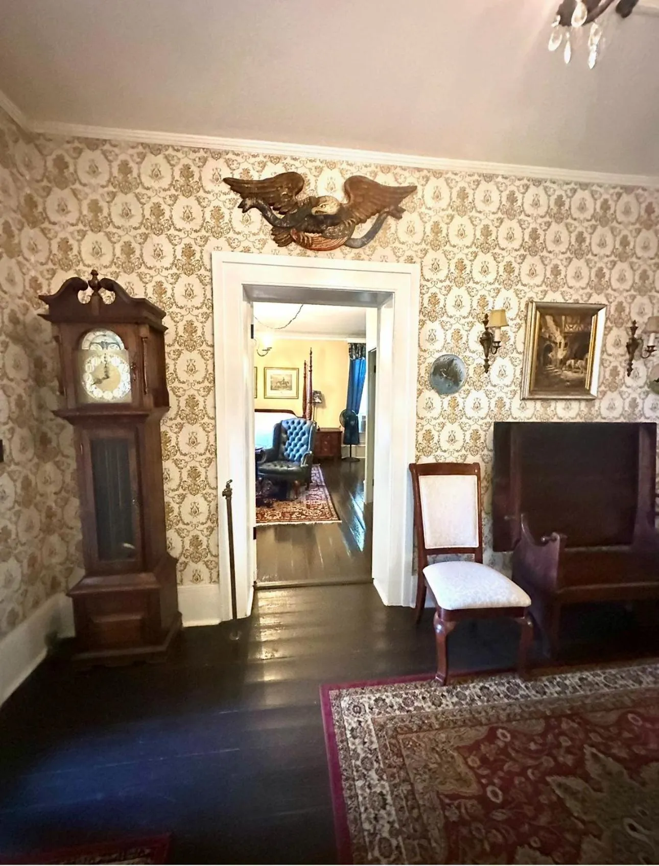 Facade/entrance in Belmont Inn