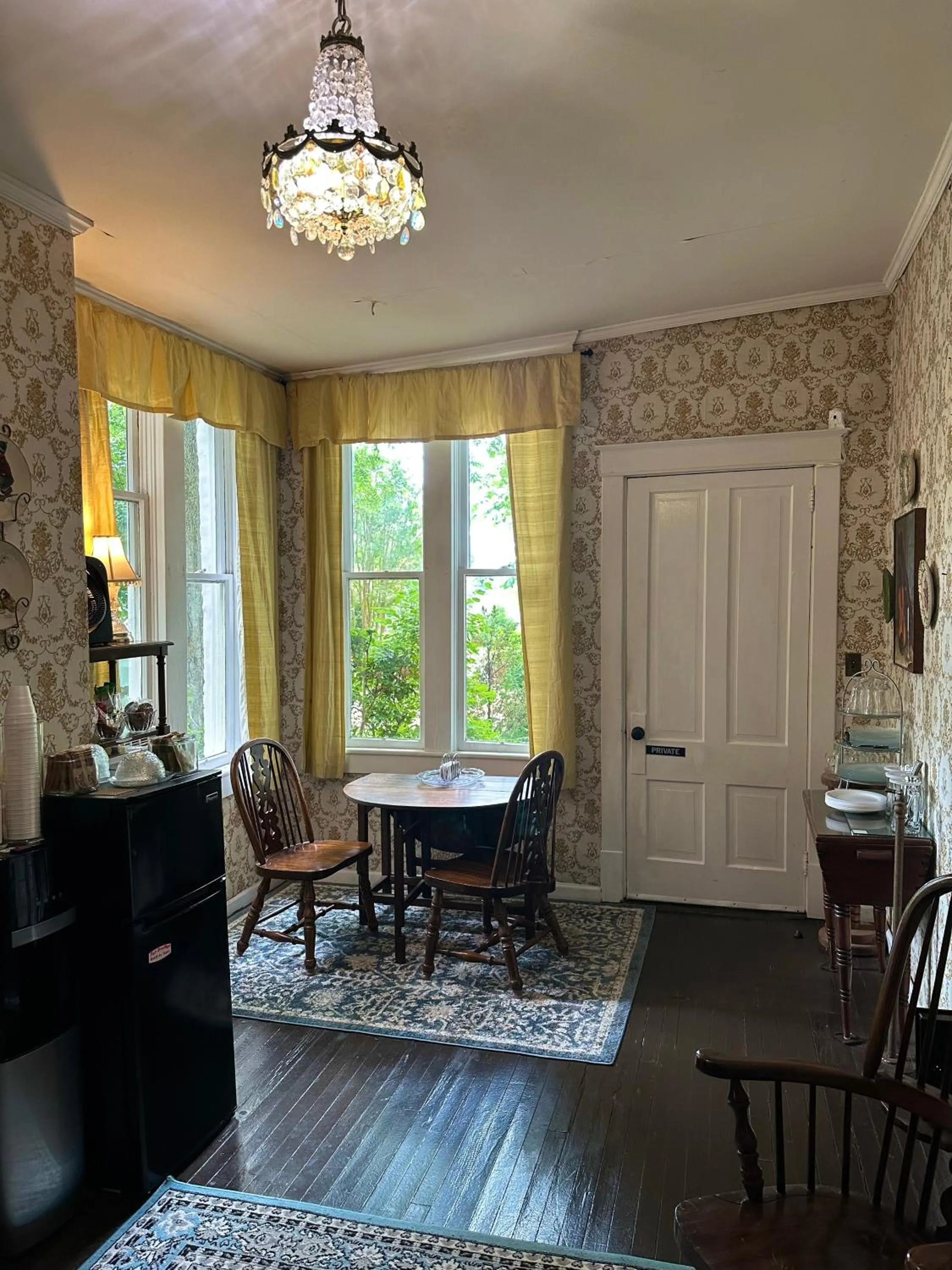 Breakfast in Belmont Inn