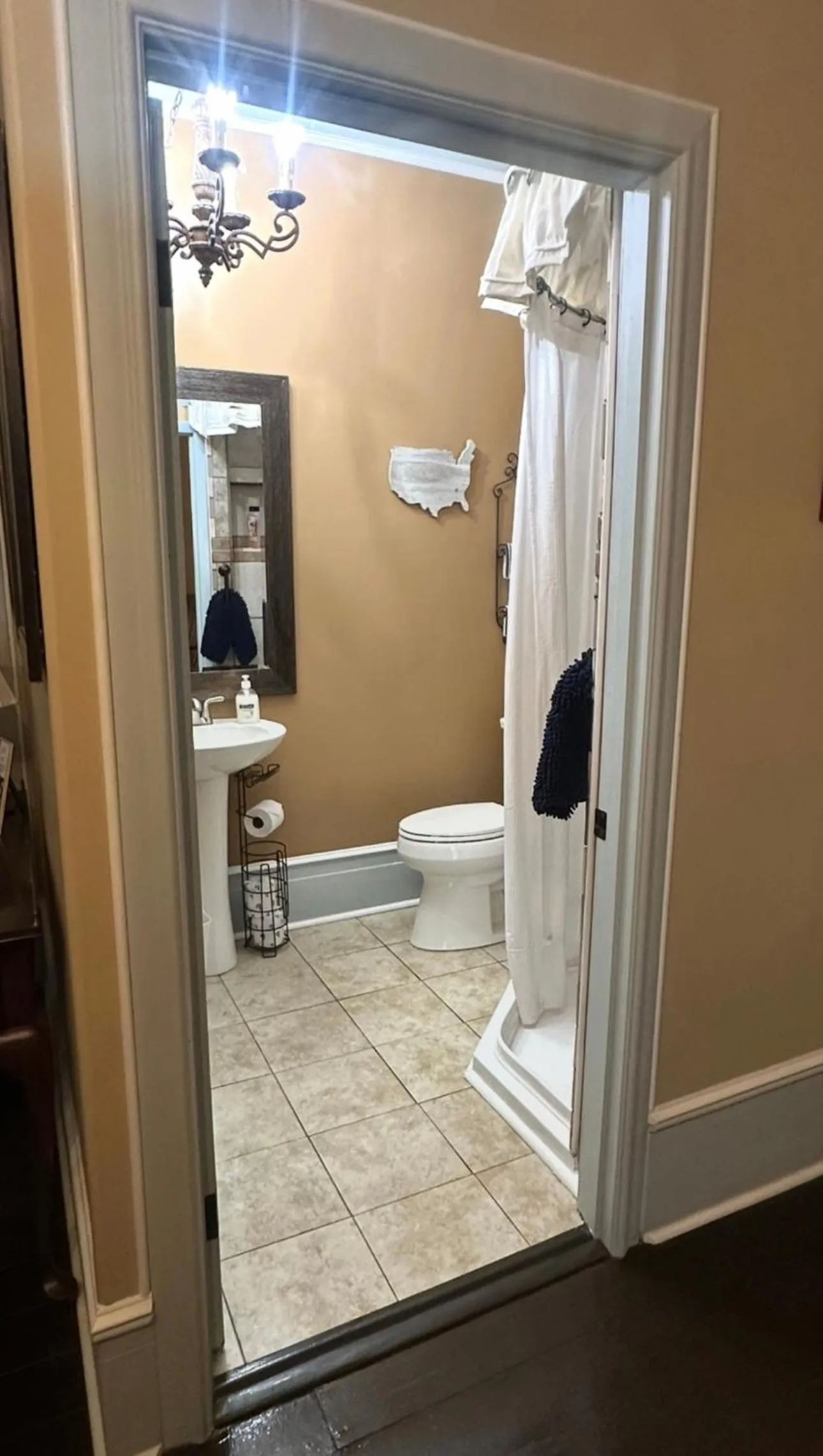 Bathroom in Belmont Inn