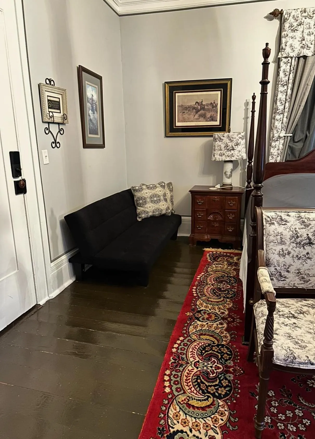 Seating area in Belmont Inn