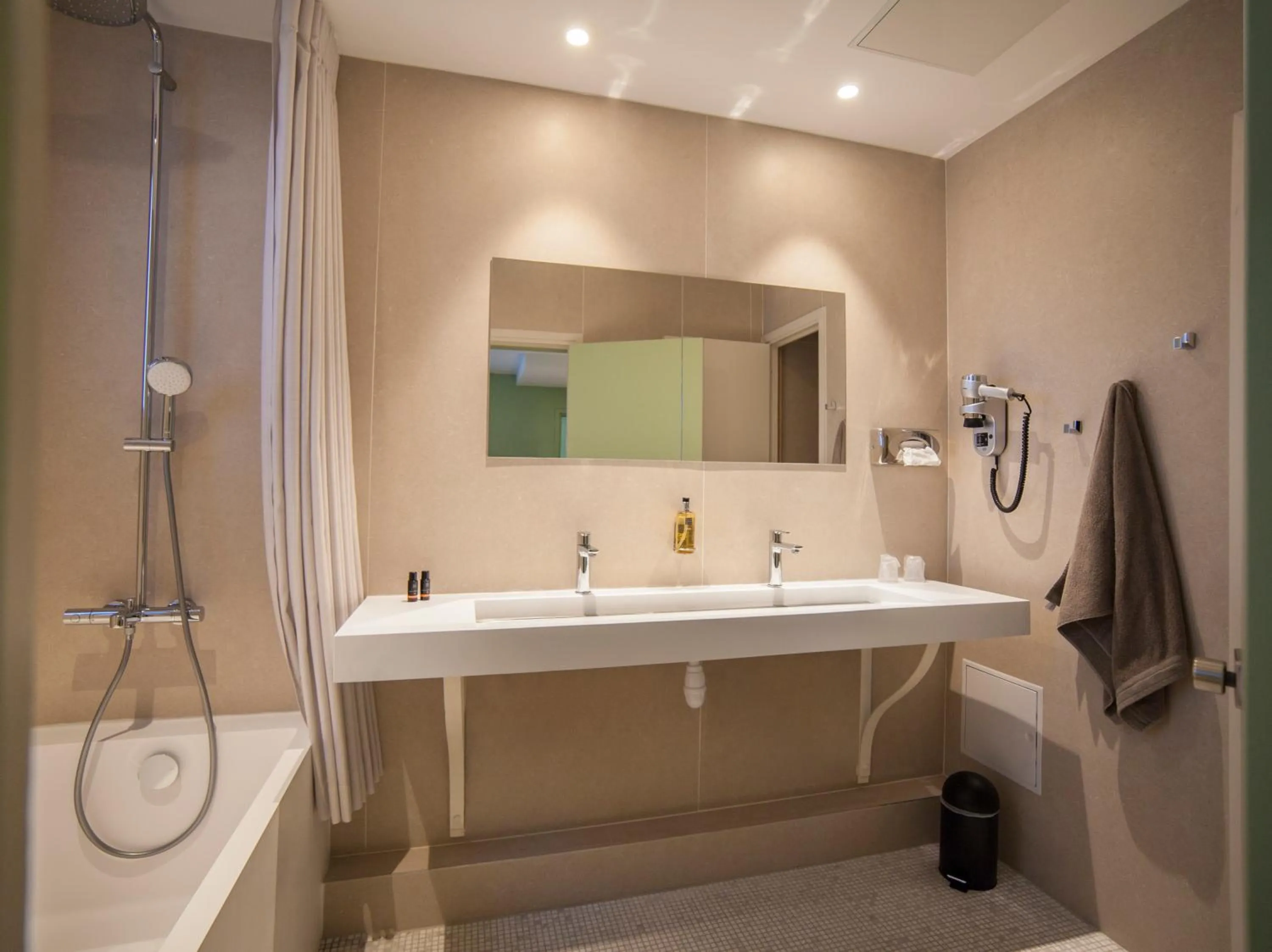 Bathroom in La Valiz