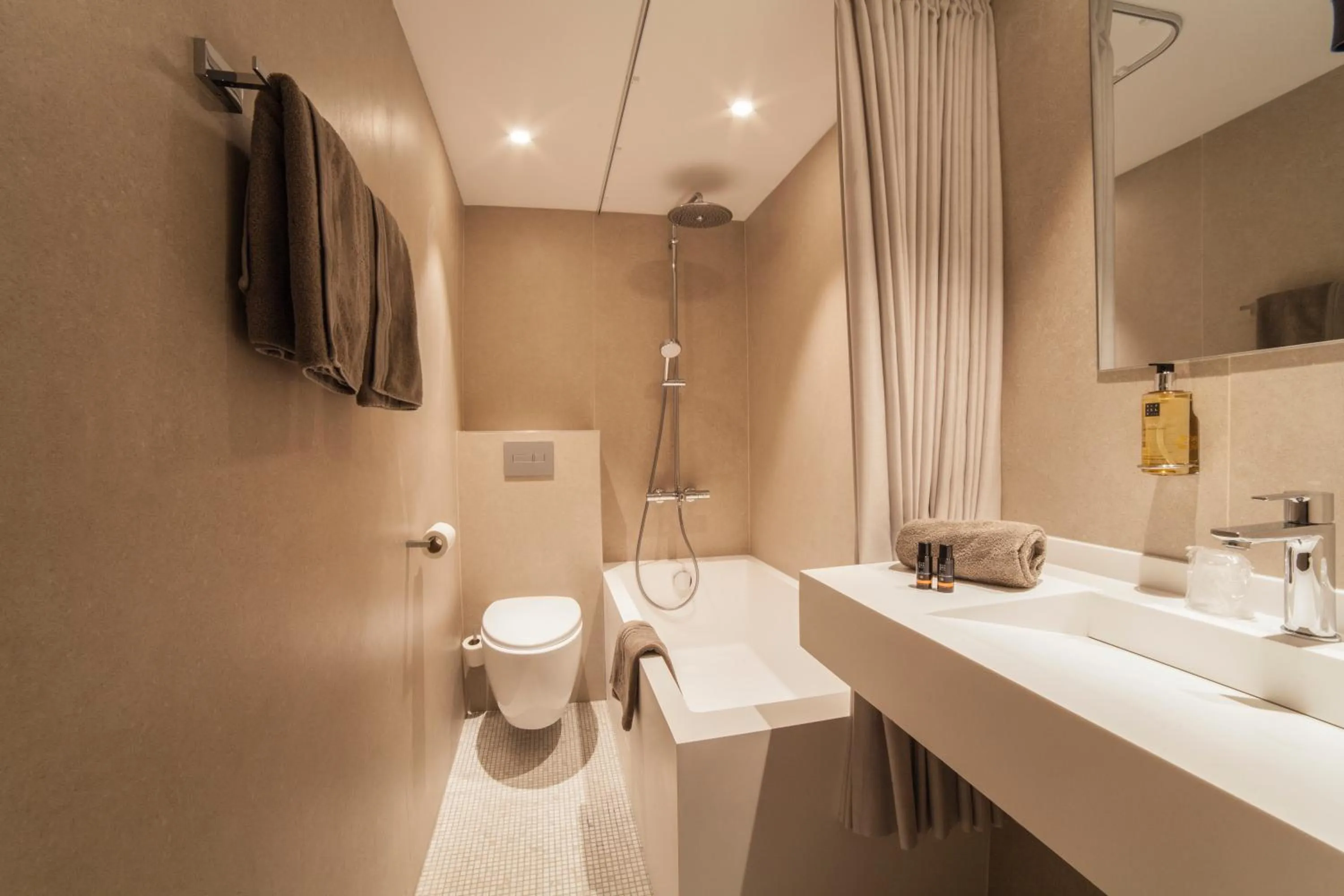 Bathroom in La Valiz