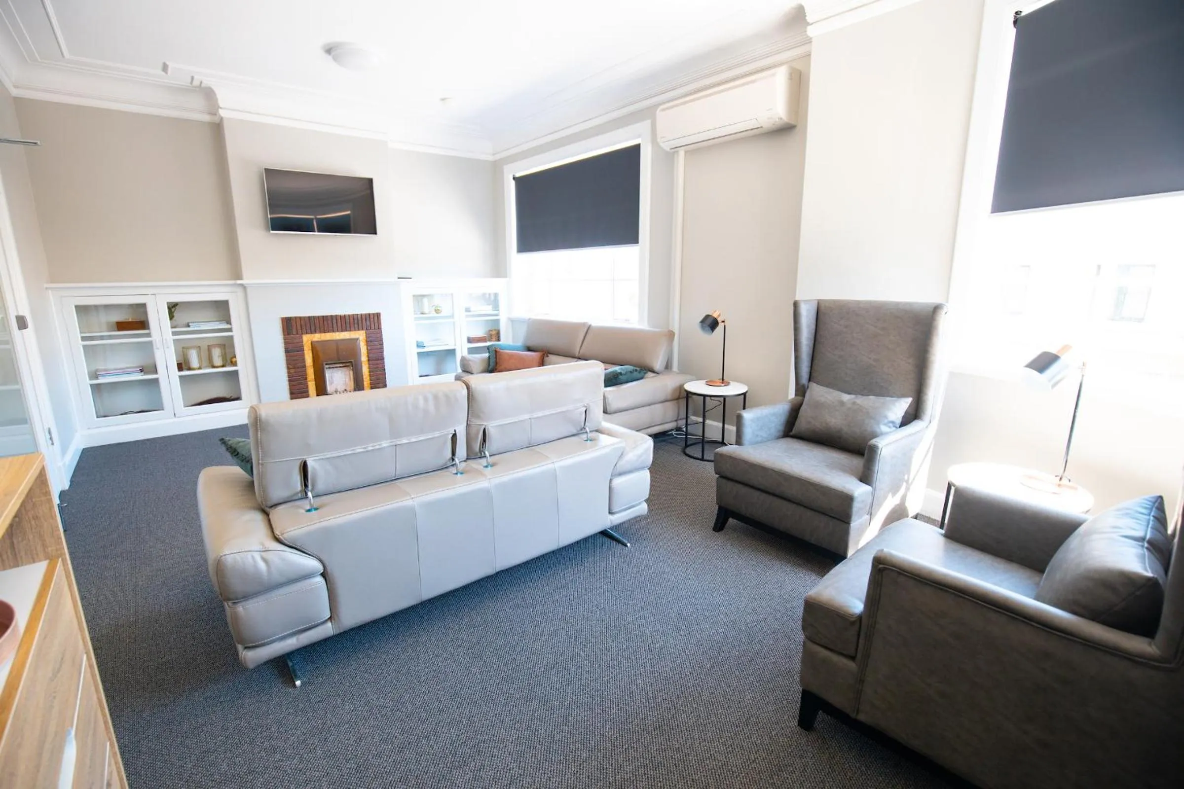 Living room in Horse and Jockey Hotel Homebush