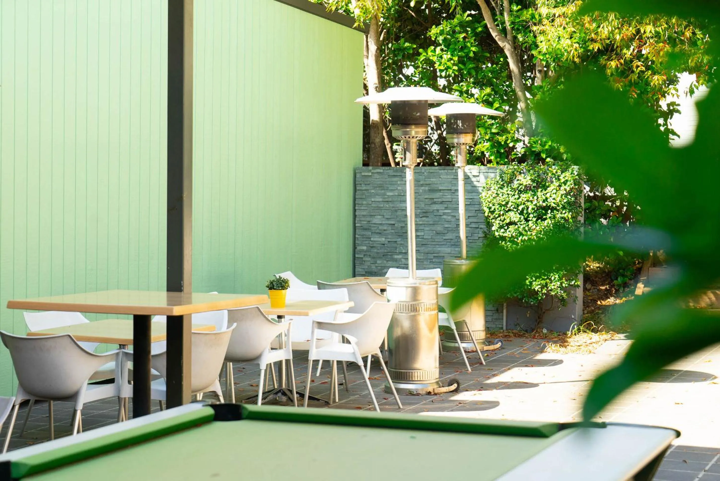 Patio in Horse and Jockey Hotel Homebush