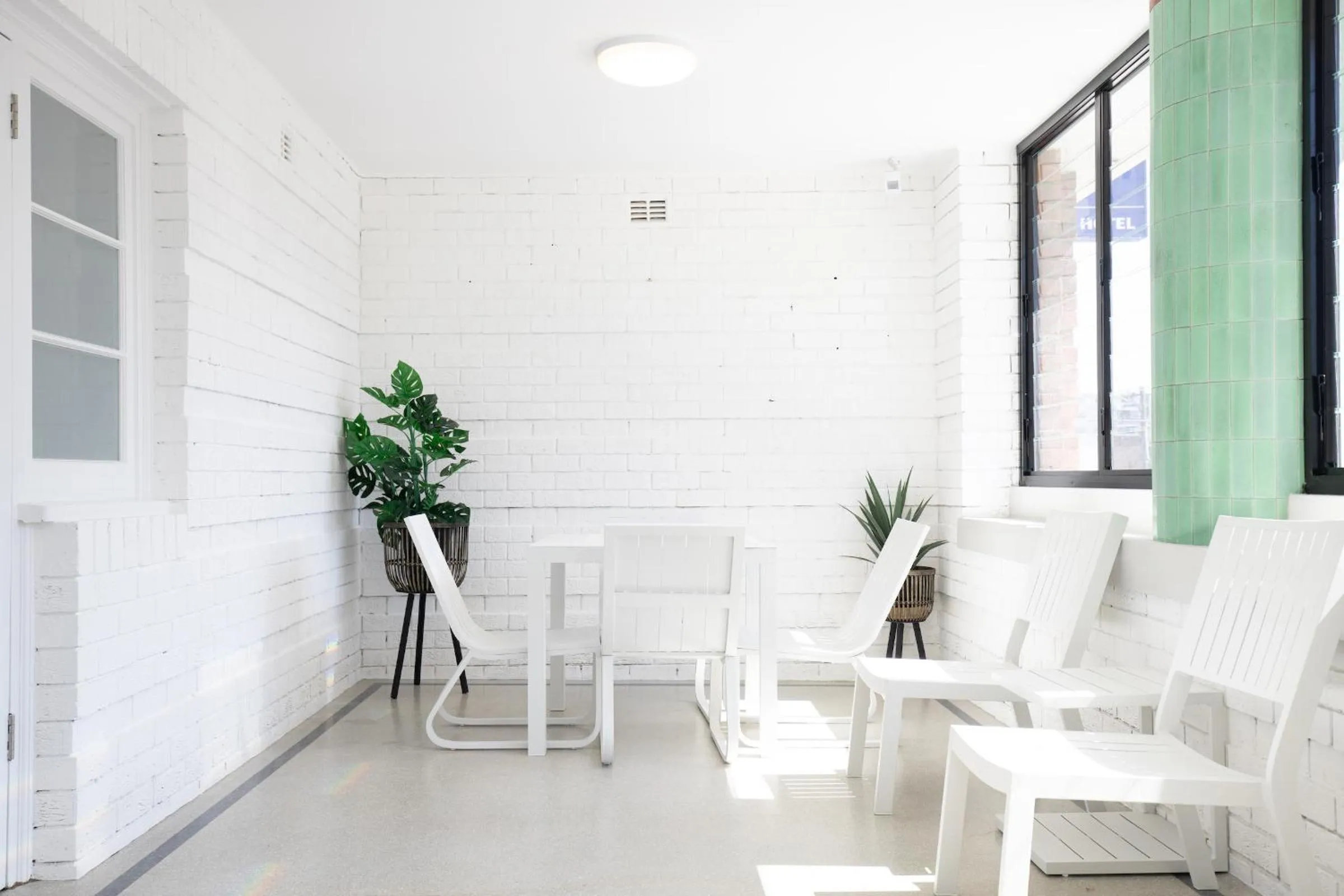 Patio in Horse and Jockey Hotel Homebush