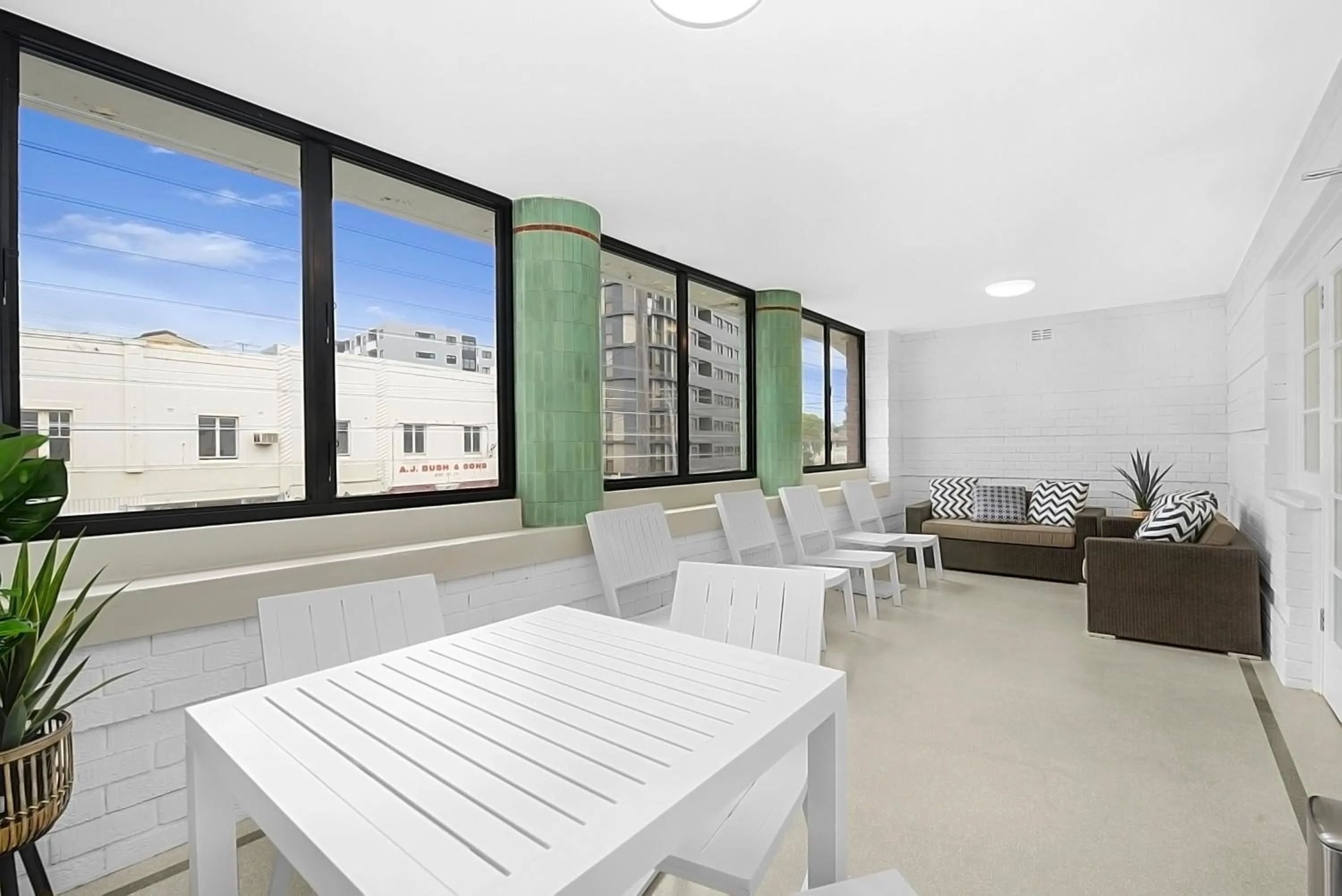 Patio in Horse and Jockey Hotel Homebush