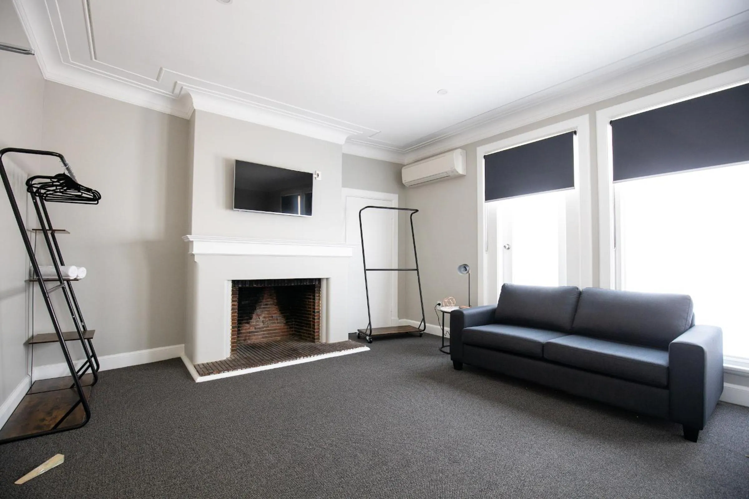 Living room in Horse and Jockey Hotel Homebush