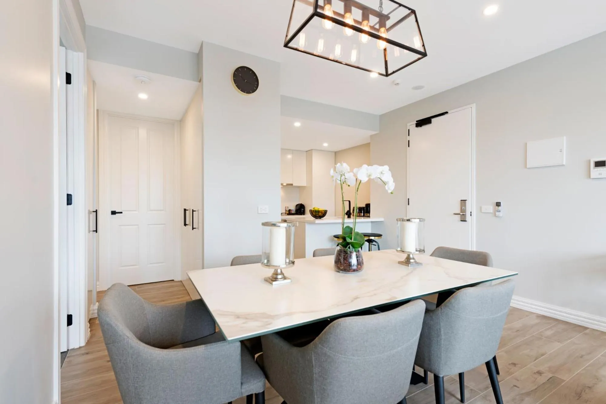 Dining area in Manhattan Apartments - Glen Iris