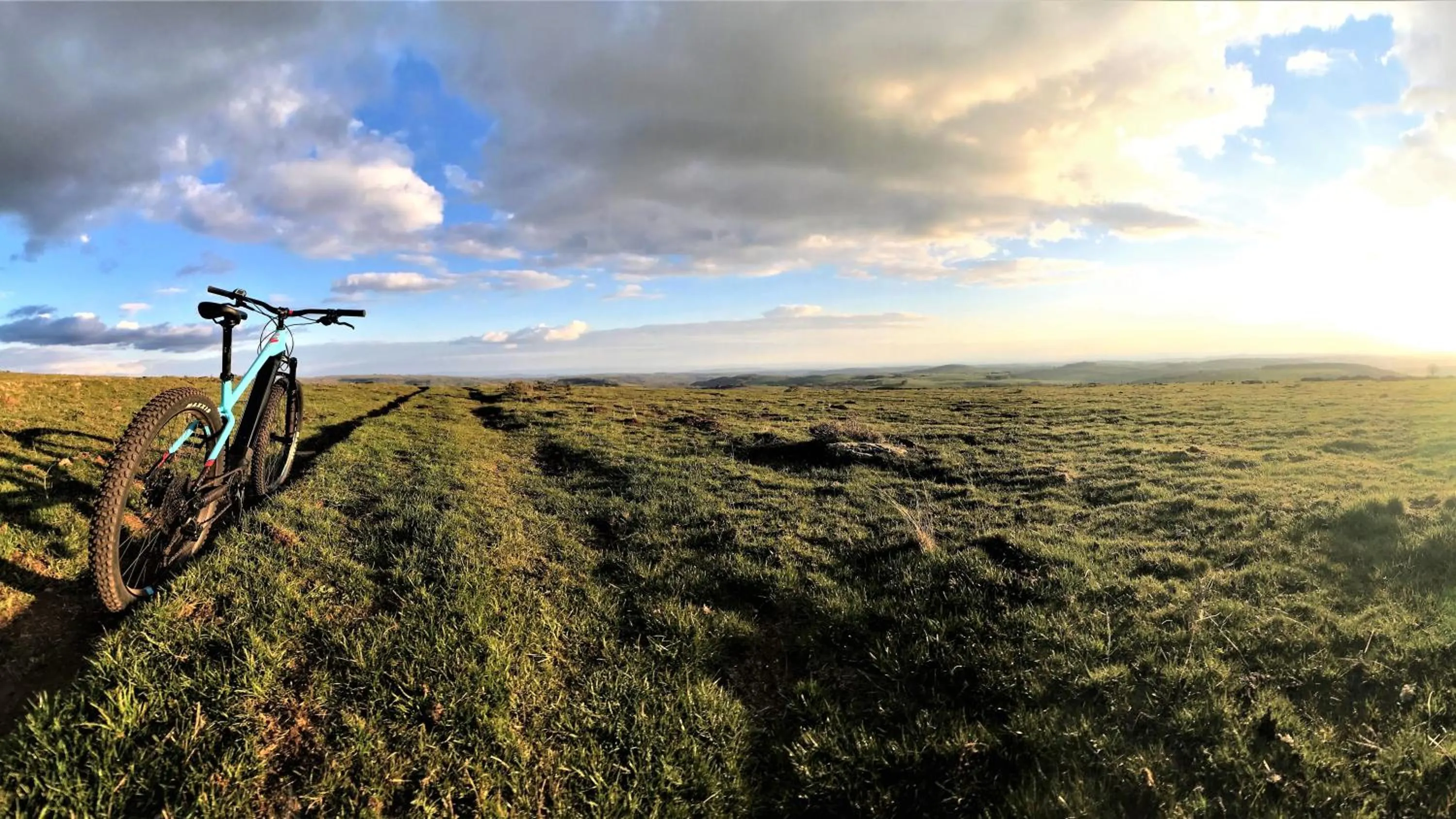 Cycling in Best Western Le Relais de Laguiole Hôtel & Spa