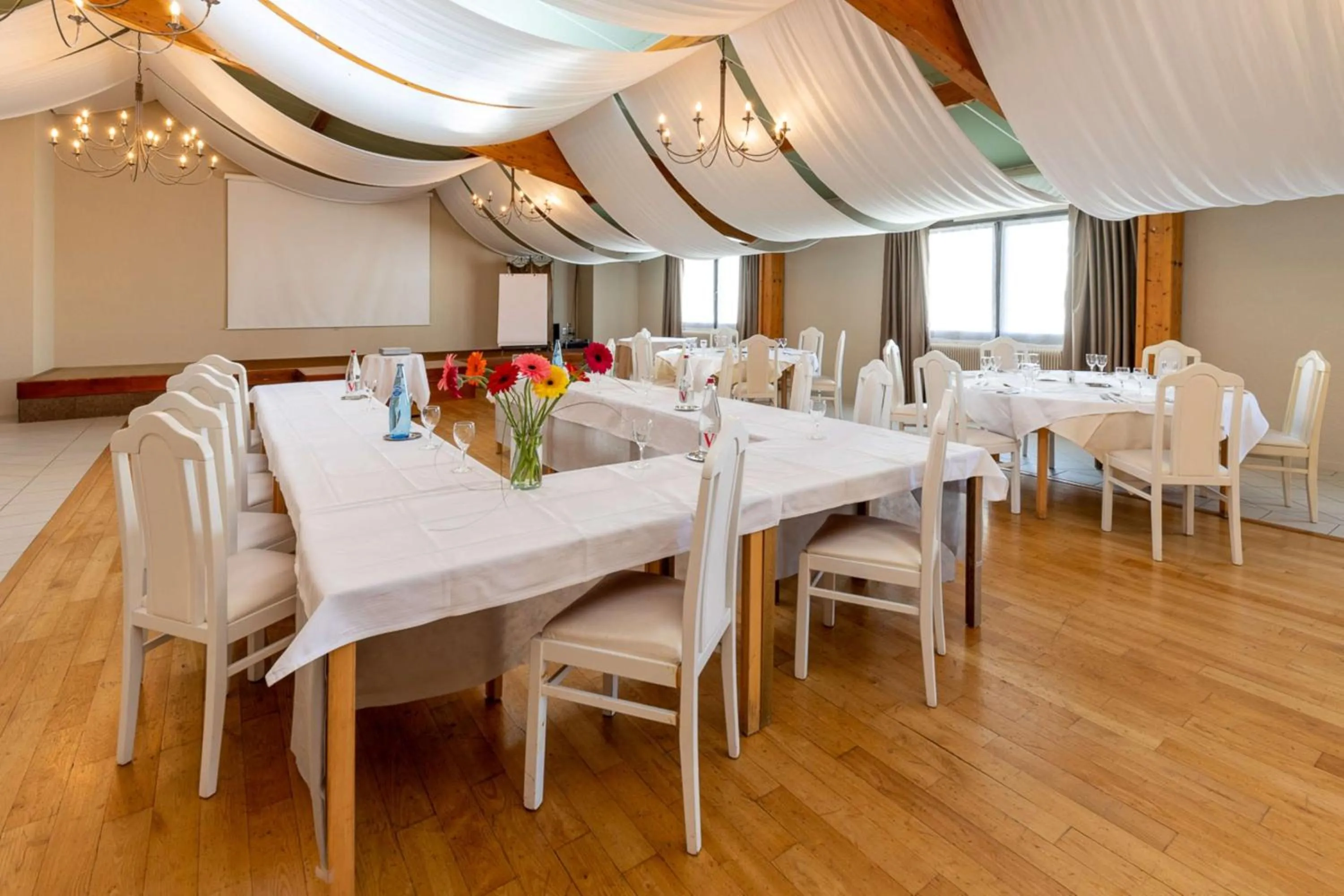 Meeting/conference room in Best Western Le Relais de Laguiole Hôtel & Spa