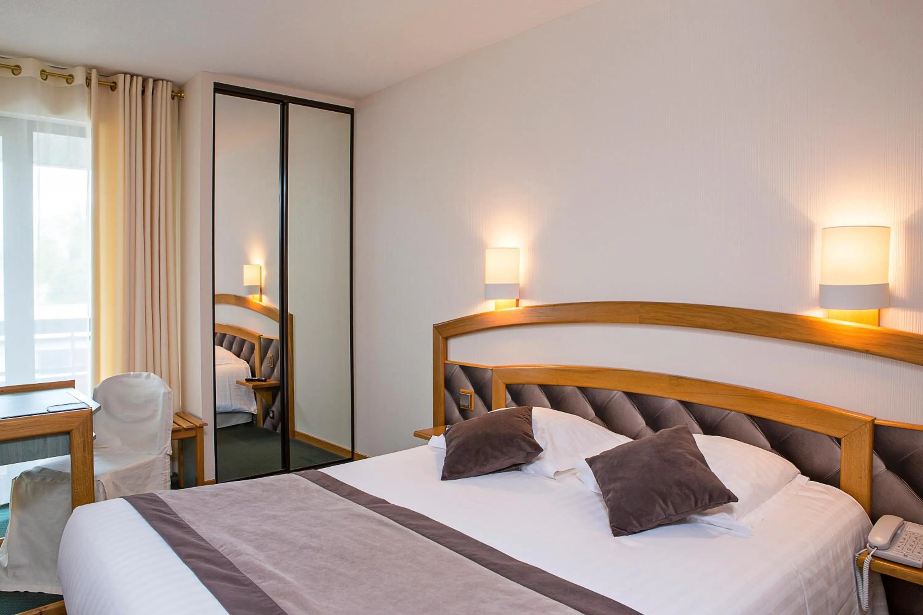 Bedroom, Bed in Best Western Le Relais de Laguiole Hôtel & Spa