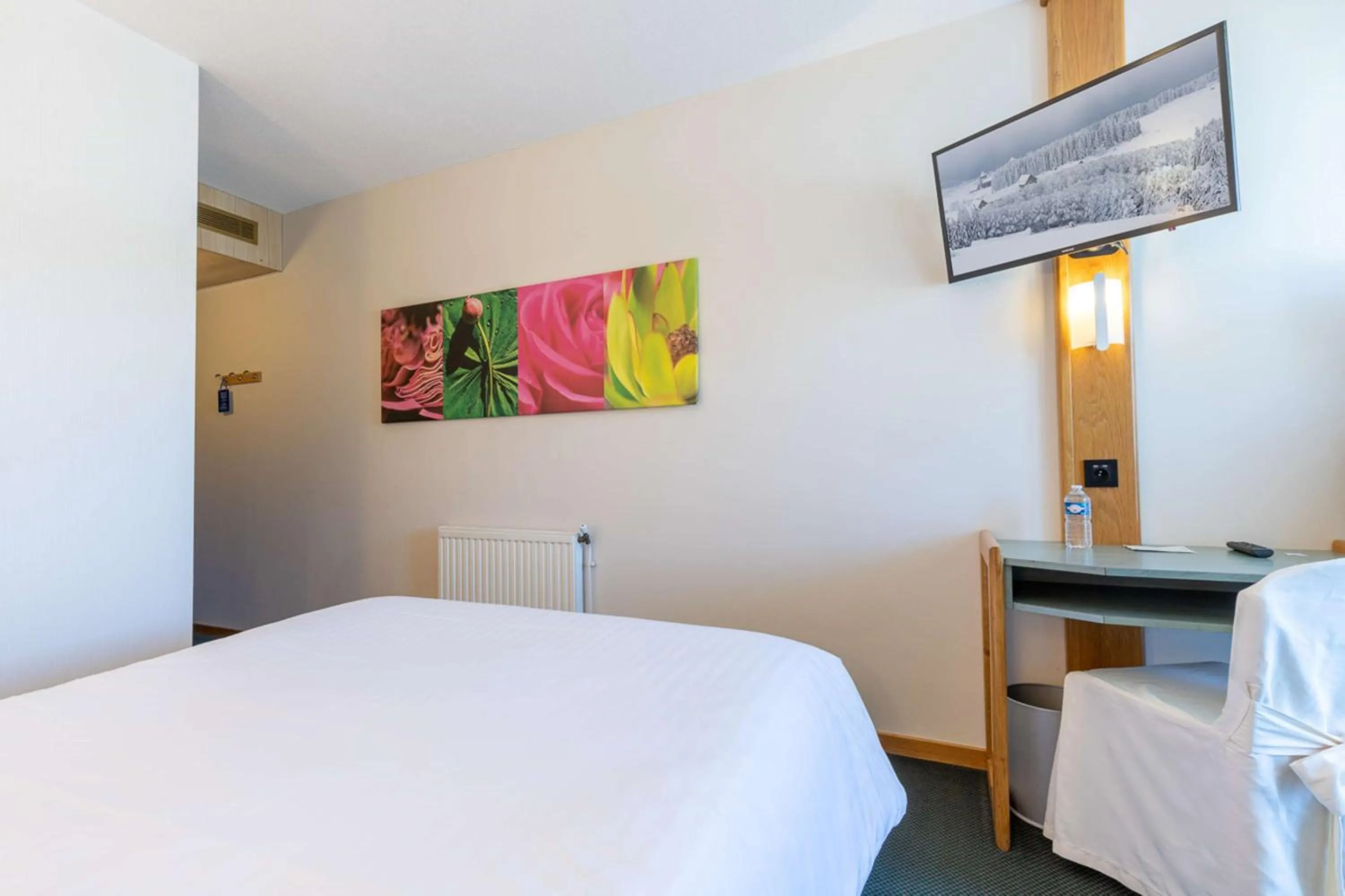 Bedroom, Bed in Best Western Le Relais de Laguiole Hôtel & Spa