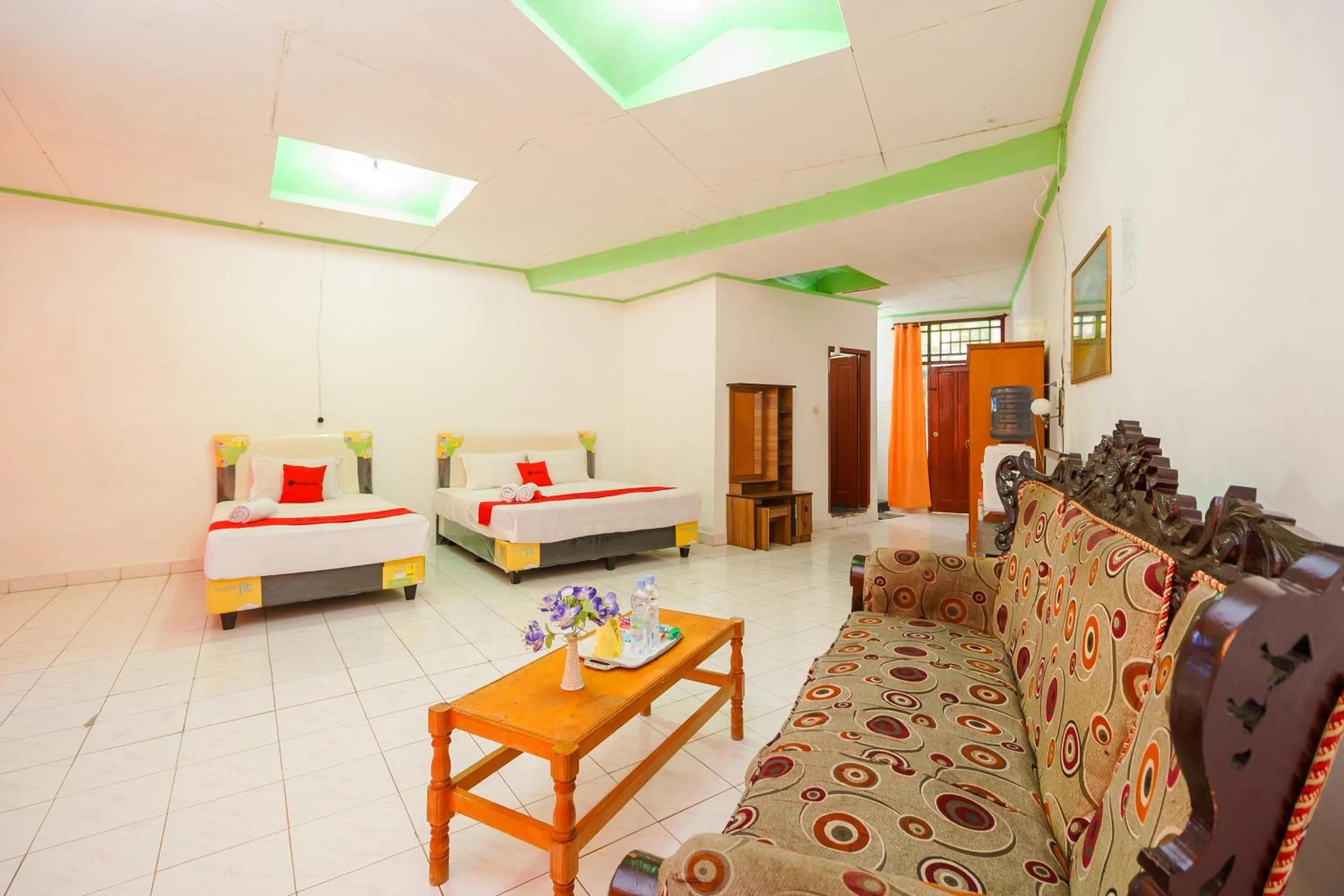 Bed in RedDoorz @ Tuktuk Danau Toba