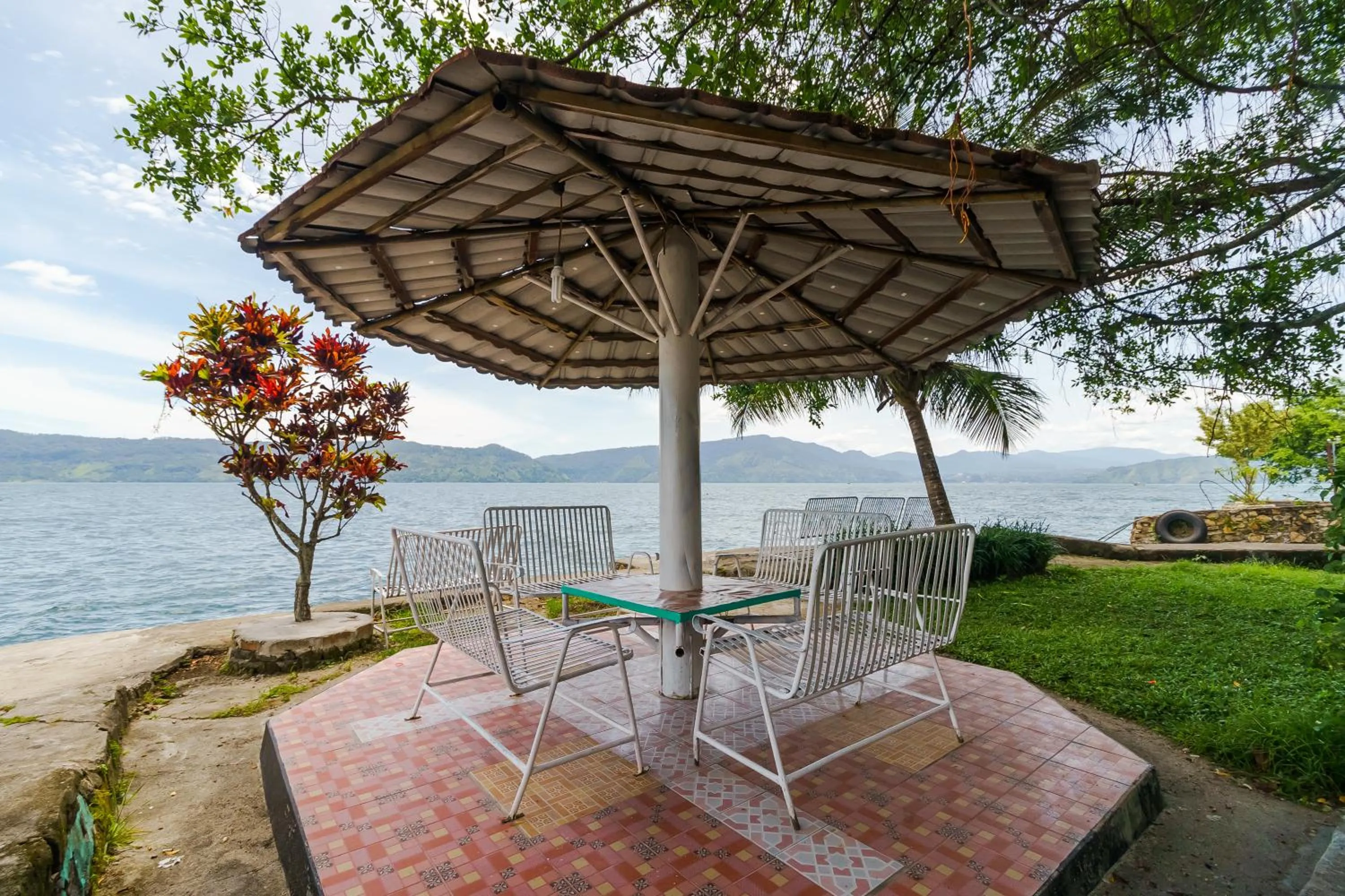 Balcony/Terrace in RedDoorz @ Tuktuk Danau Toba