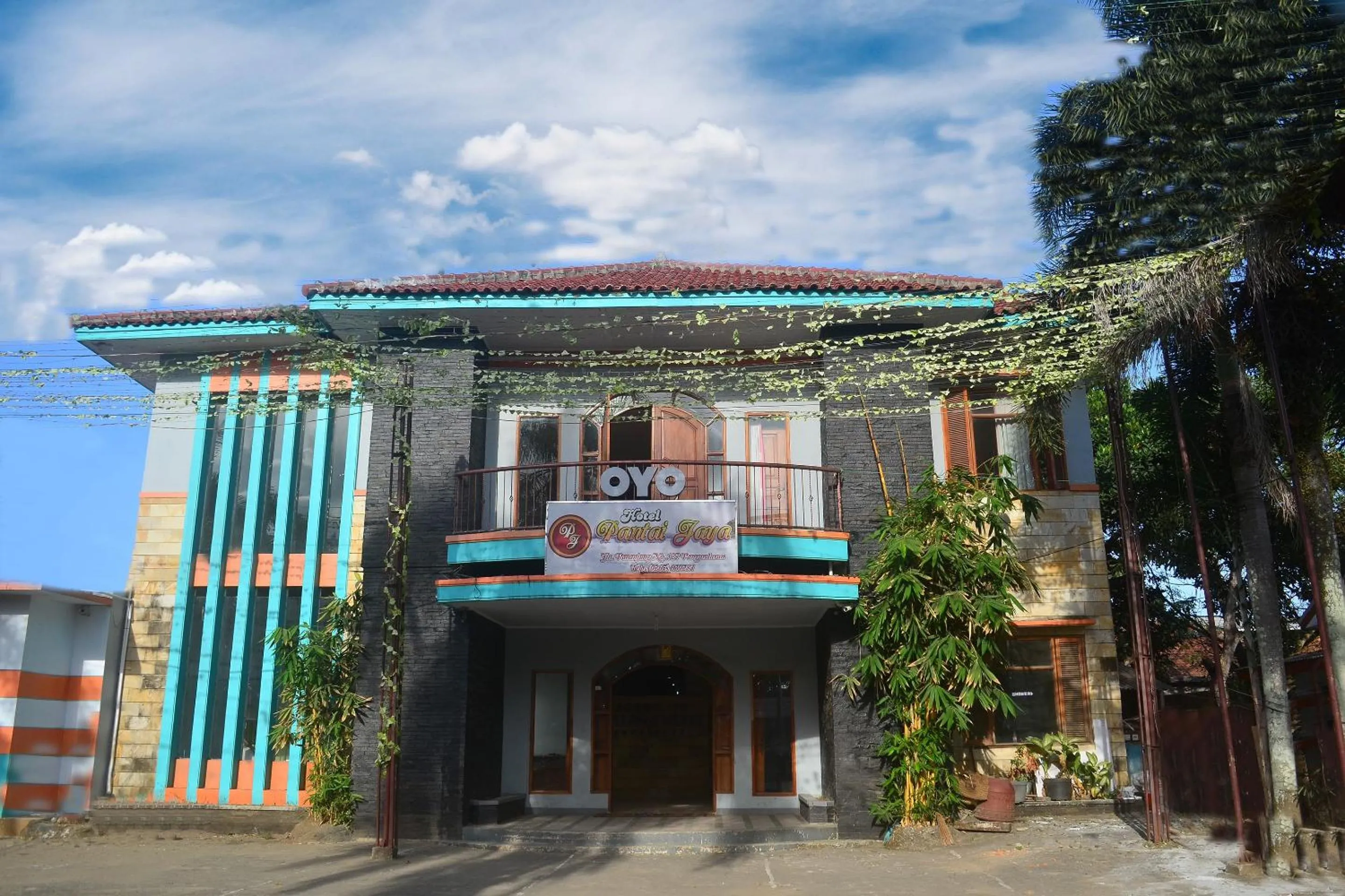 Facade/entrance in Hotel O Pantai Jaya