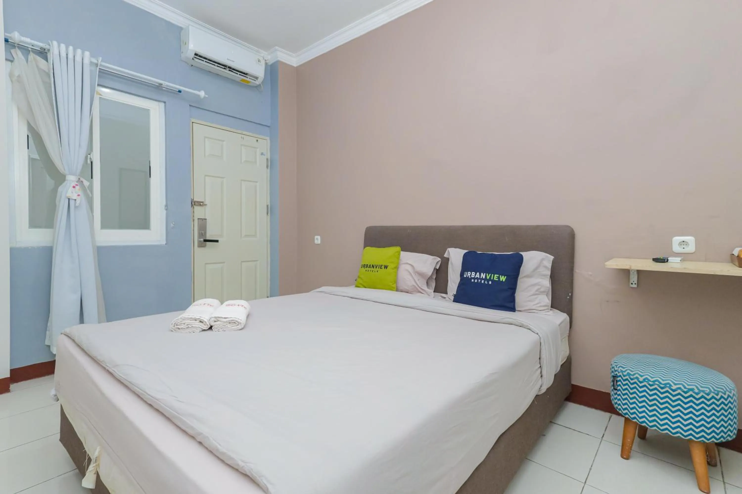 Bedroom, Bed in Urbanview Hotel Syariah Near Gelora Delta Sidoarjo