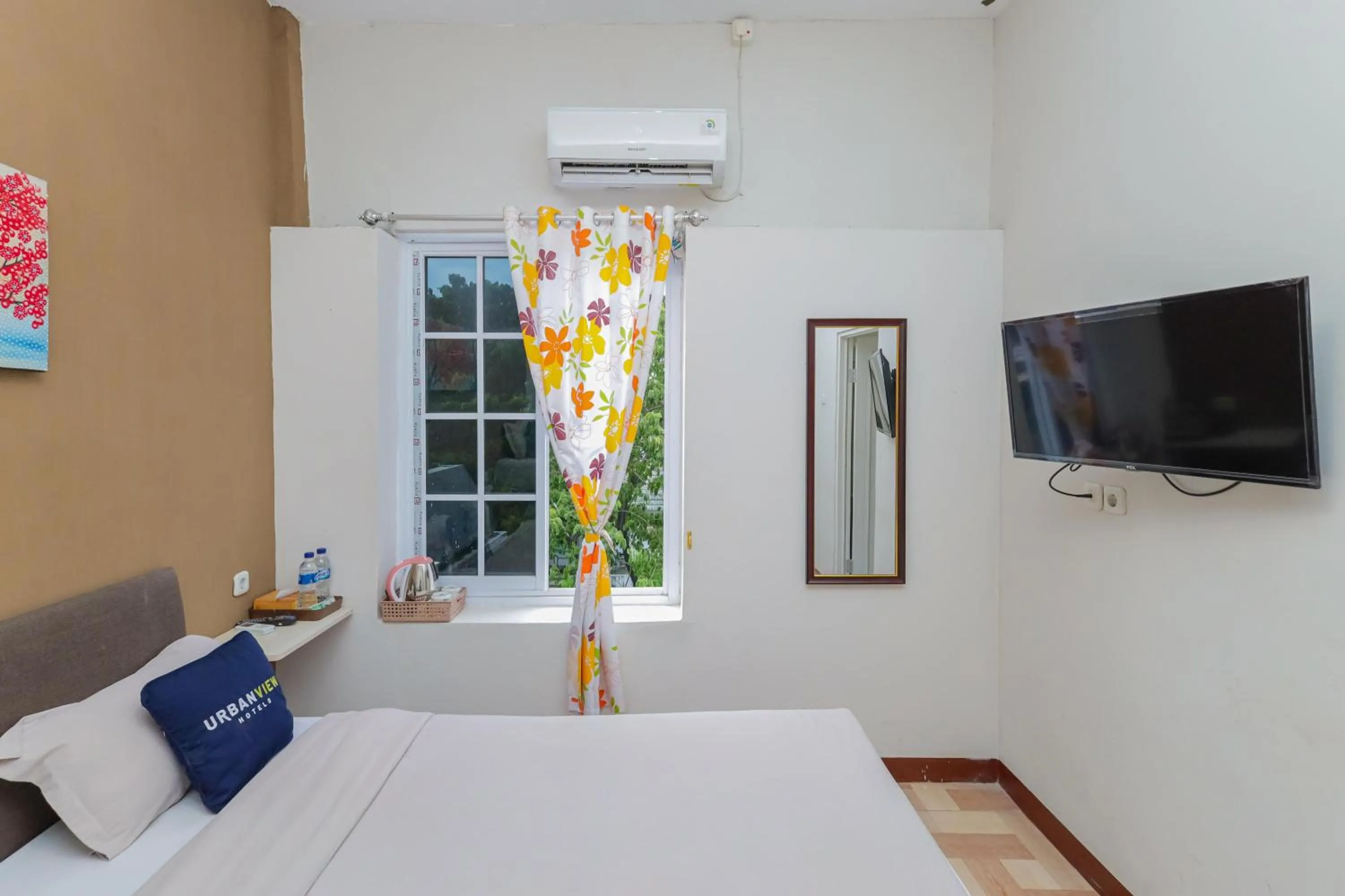 Bedroom, Bed in Urbanview Hotel Syariah Near Gelora Delta Sidoarjo