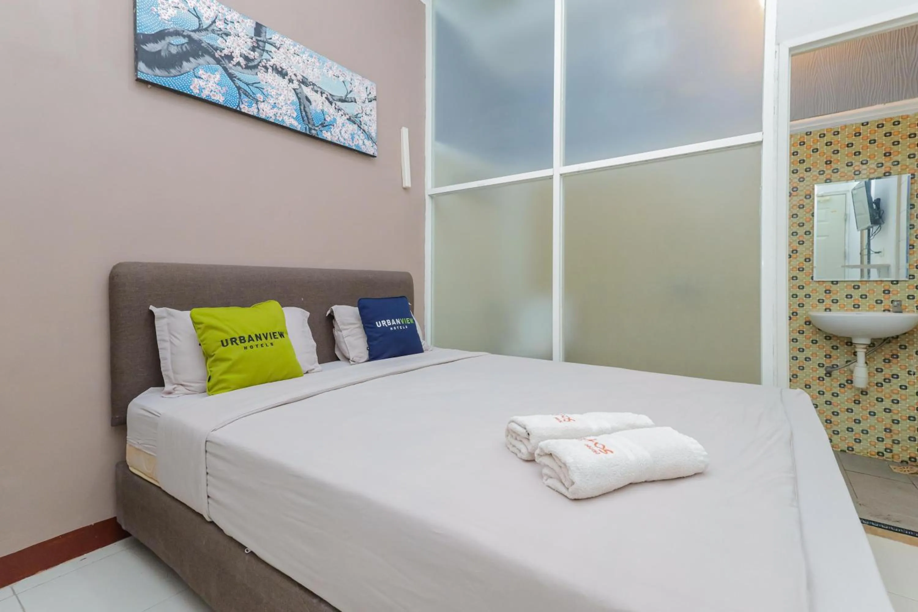 Bedroom, Bed in Urbanview Hotel Syariah Near Gelora Delta Sidoarjo