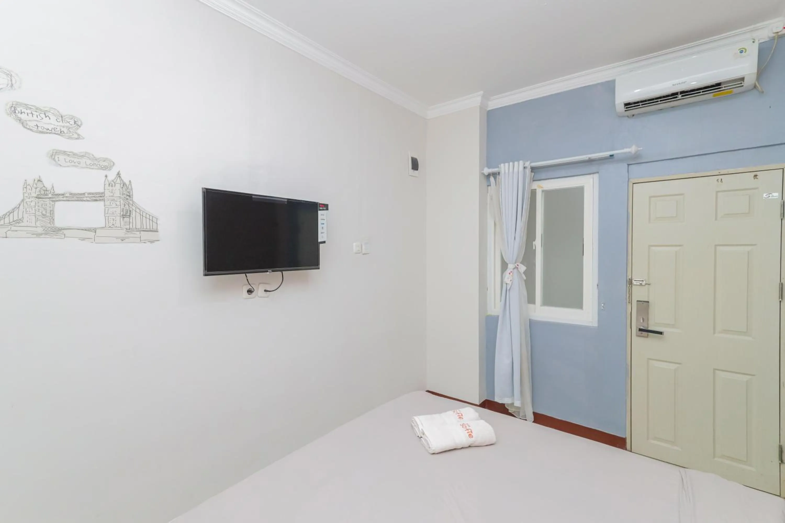 Bedroom in Urbanview Hotel Syariah Near Gelora Delta Sidoarjo