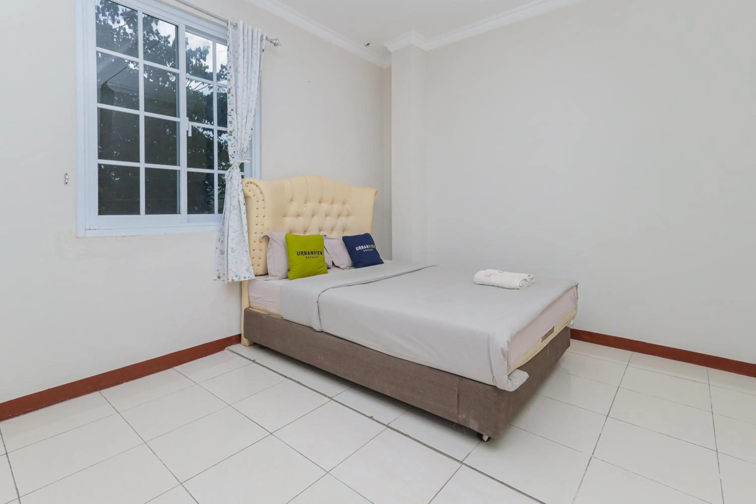 Bedroom, Bed in Urbanview Hotel Syariah Near Gelora Delta Sidoarjo